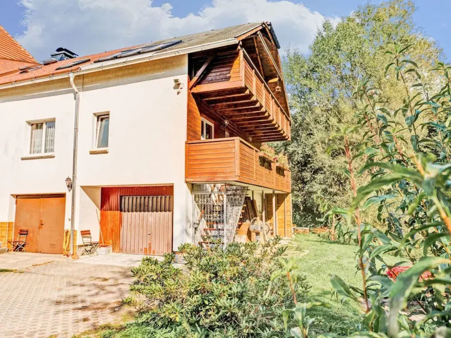 Cozy Apartment Near Trails