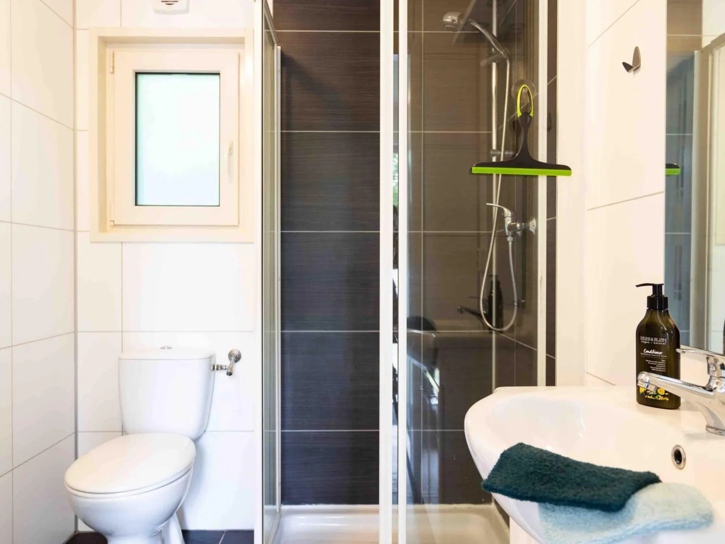 Well-maintained chalet with WiFi in a holiday park close to Park De Veluwe