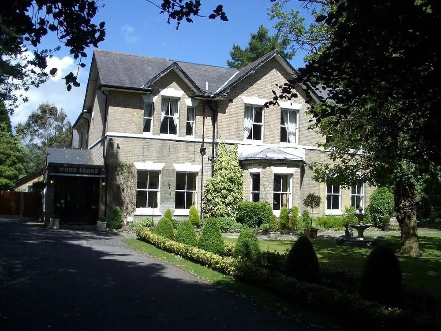 Wood Lodge Hotel