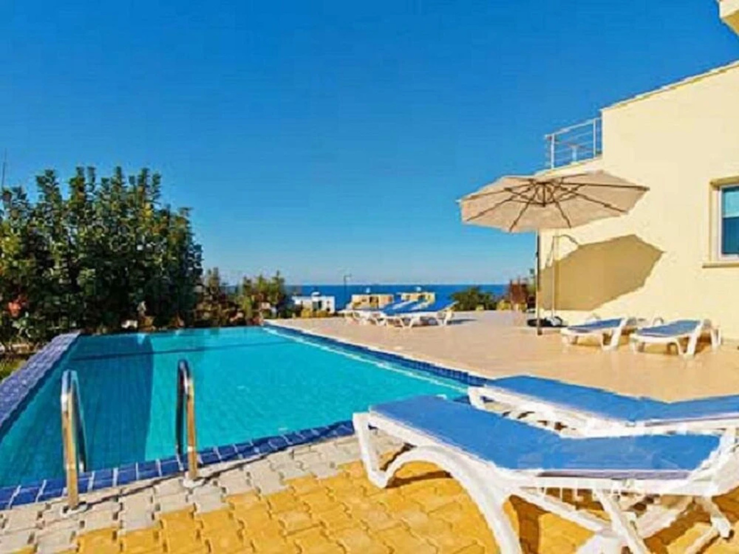 Sunny Villa, a Perfect Spacious Villa With Private Pool, Wifi & Ac in all Rooms
