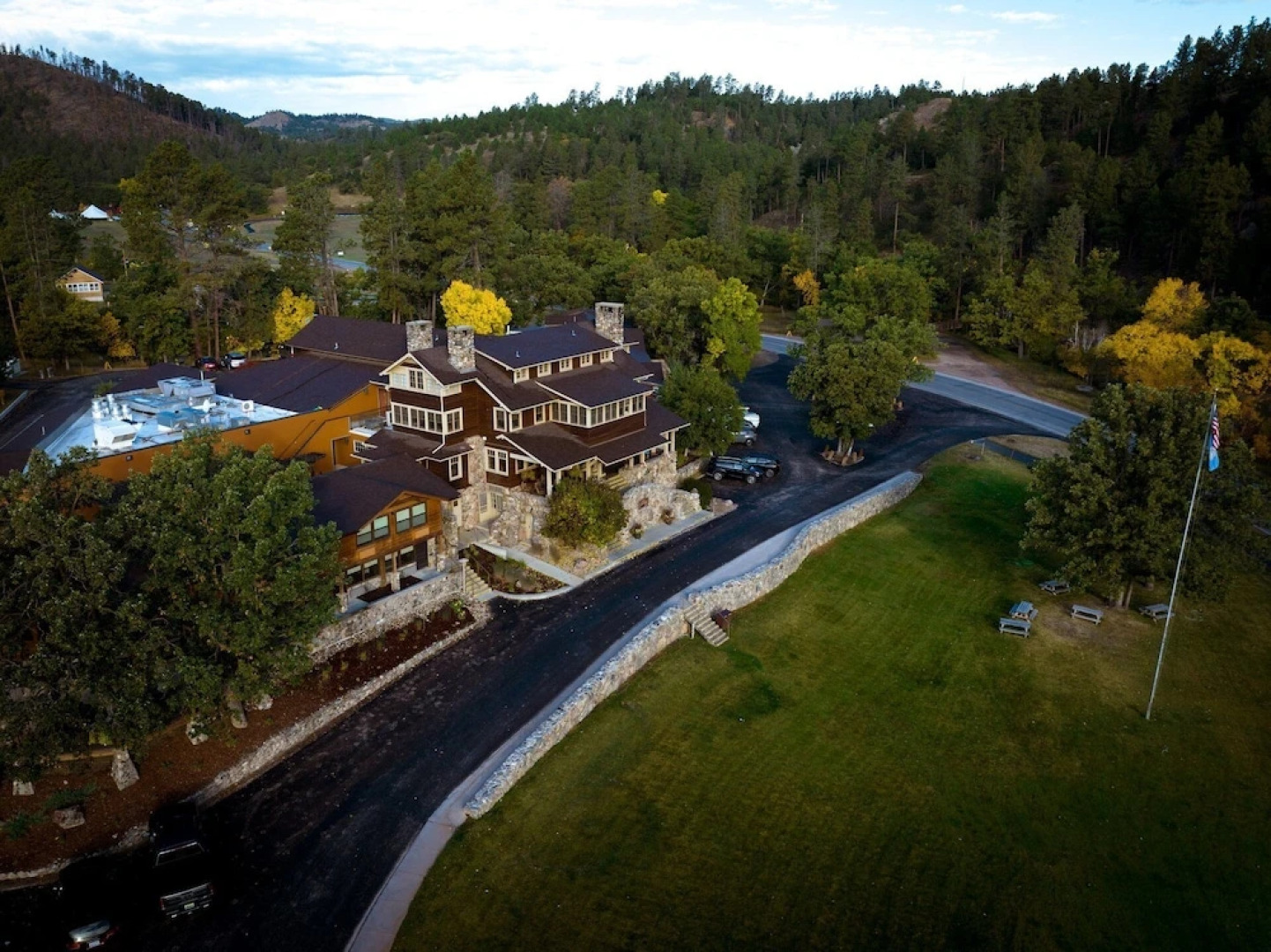 State Game Lodge & Resort