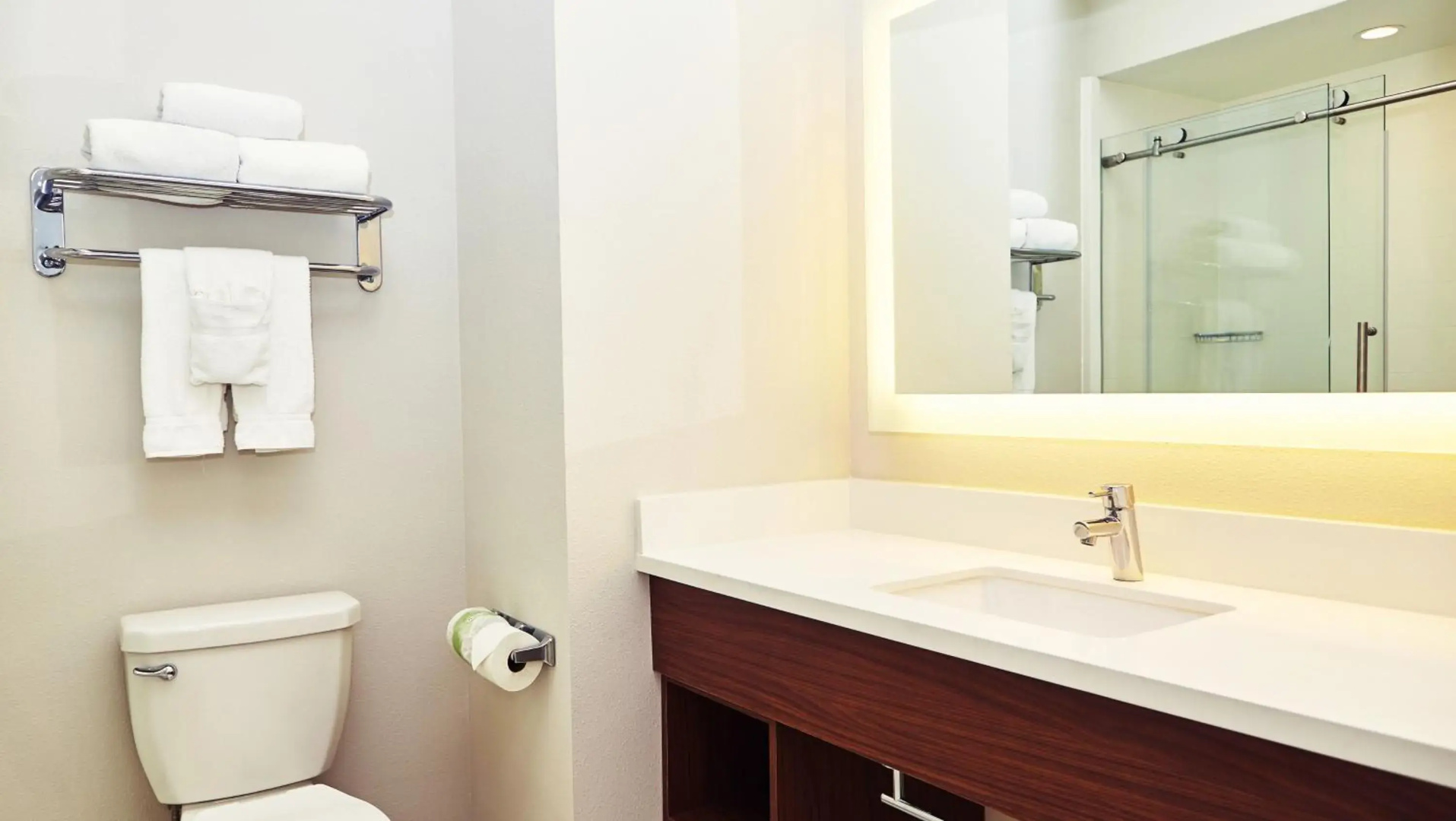 Holiday Inn Express & Suites Corona by IHG