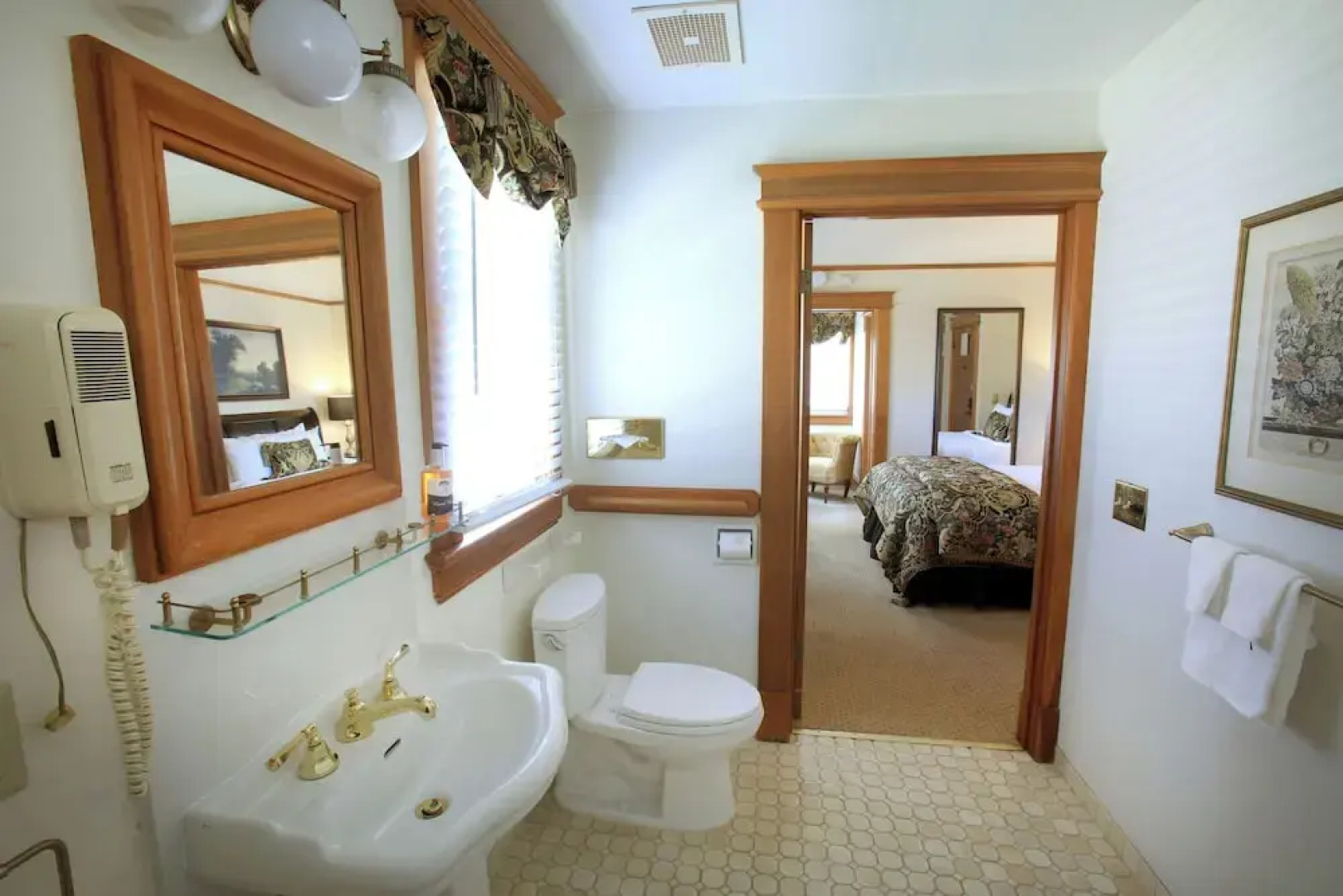 The Charles Pacific Grove - Artfully Designed Inclusive Inn