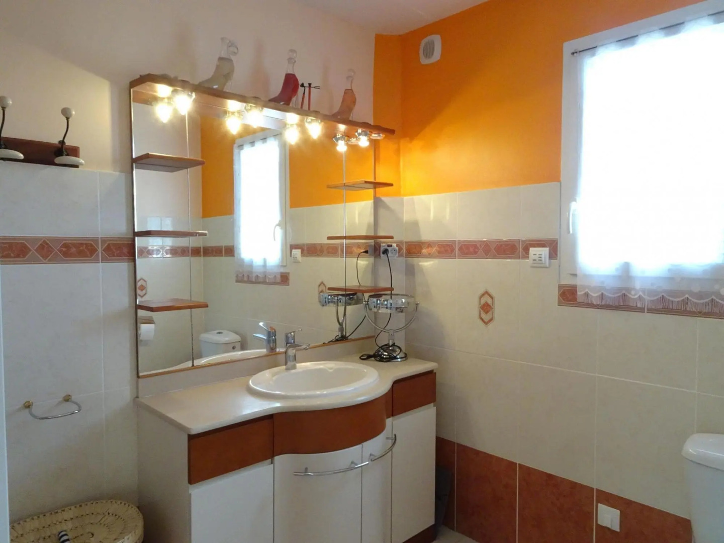 Beautiful Norman House With Outbuilding Located in the bay of Mont St Michel