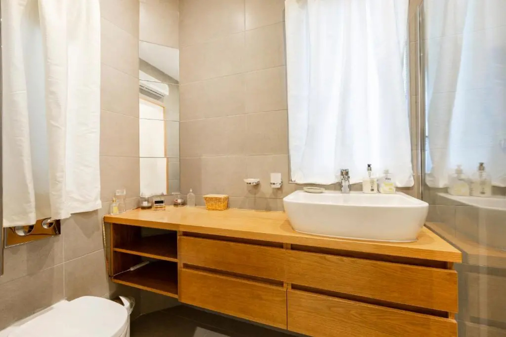 NGH12 - Lovely, spacious 2 bedroom apartment.