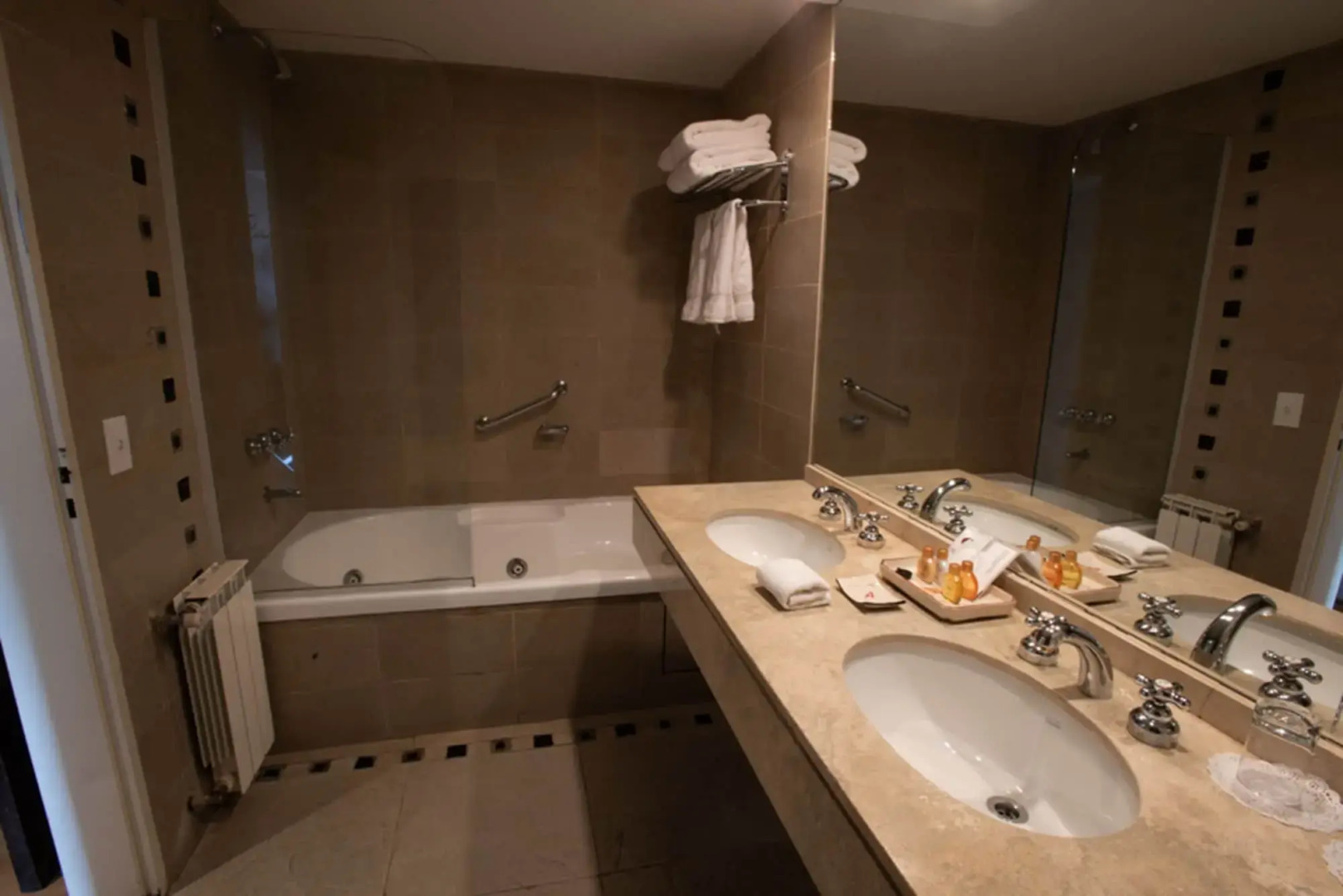 Cacique Inacayal Lake & Spa Hotel