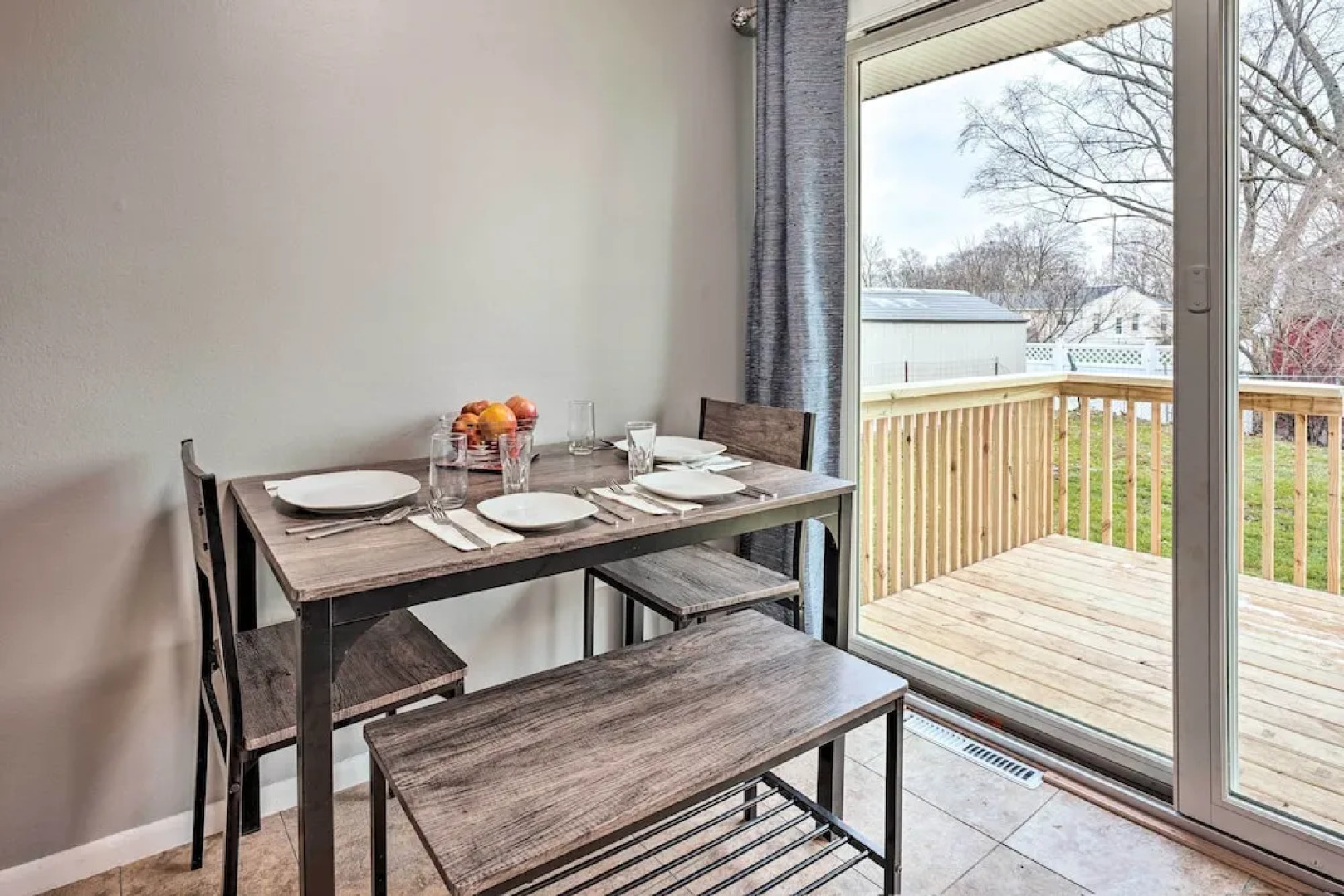 Homey Duplex - 10 Mi to Downtown Grand Rapids!