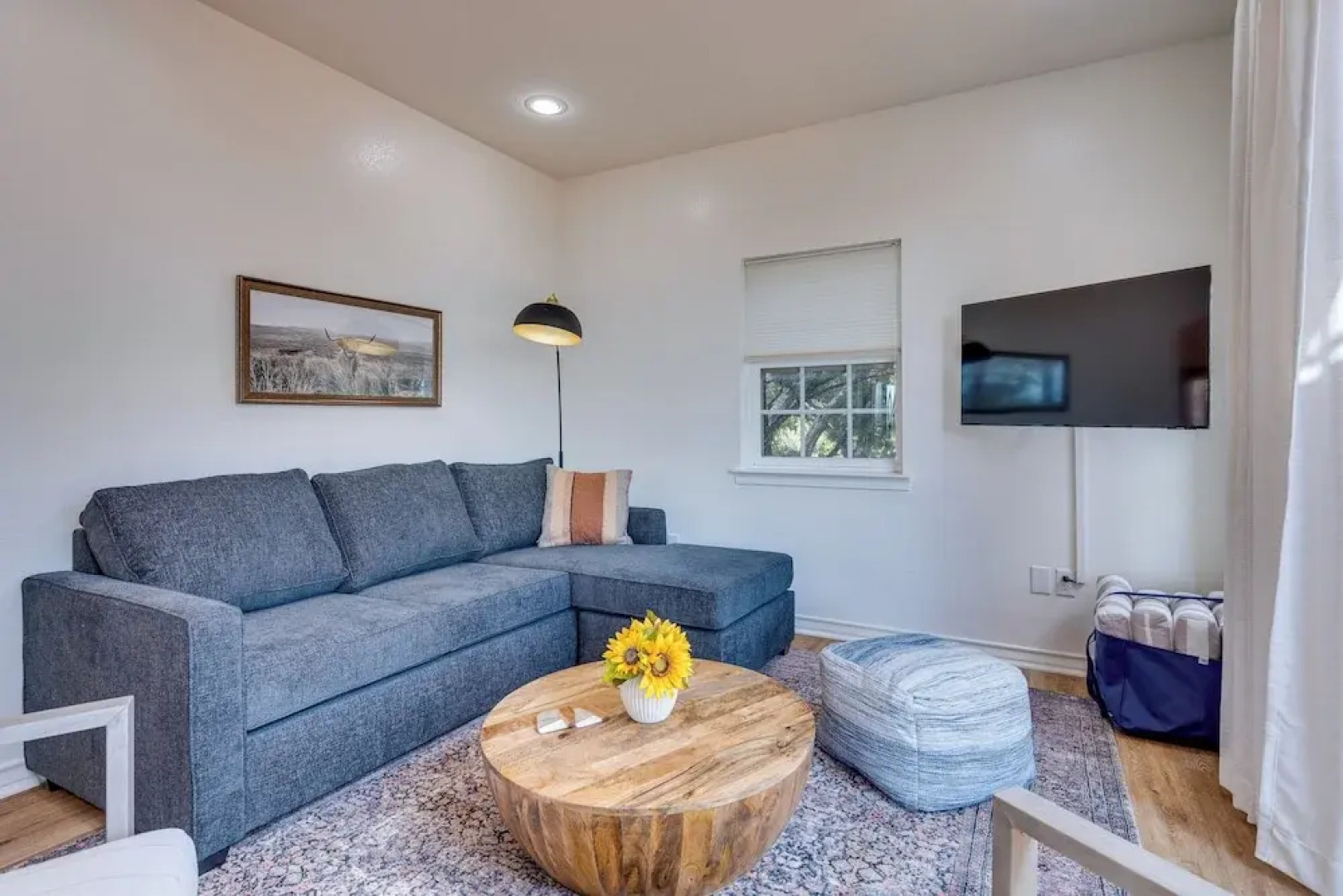 Jonestown Retreat w/ Deck: 6 Mi to Lake Travis!