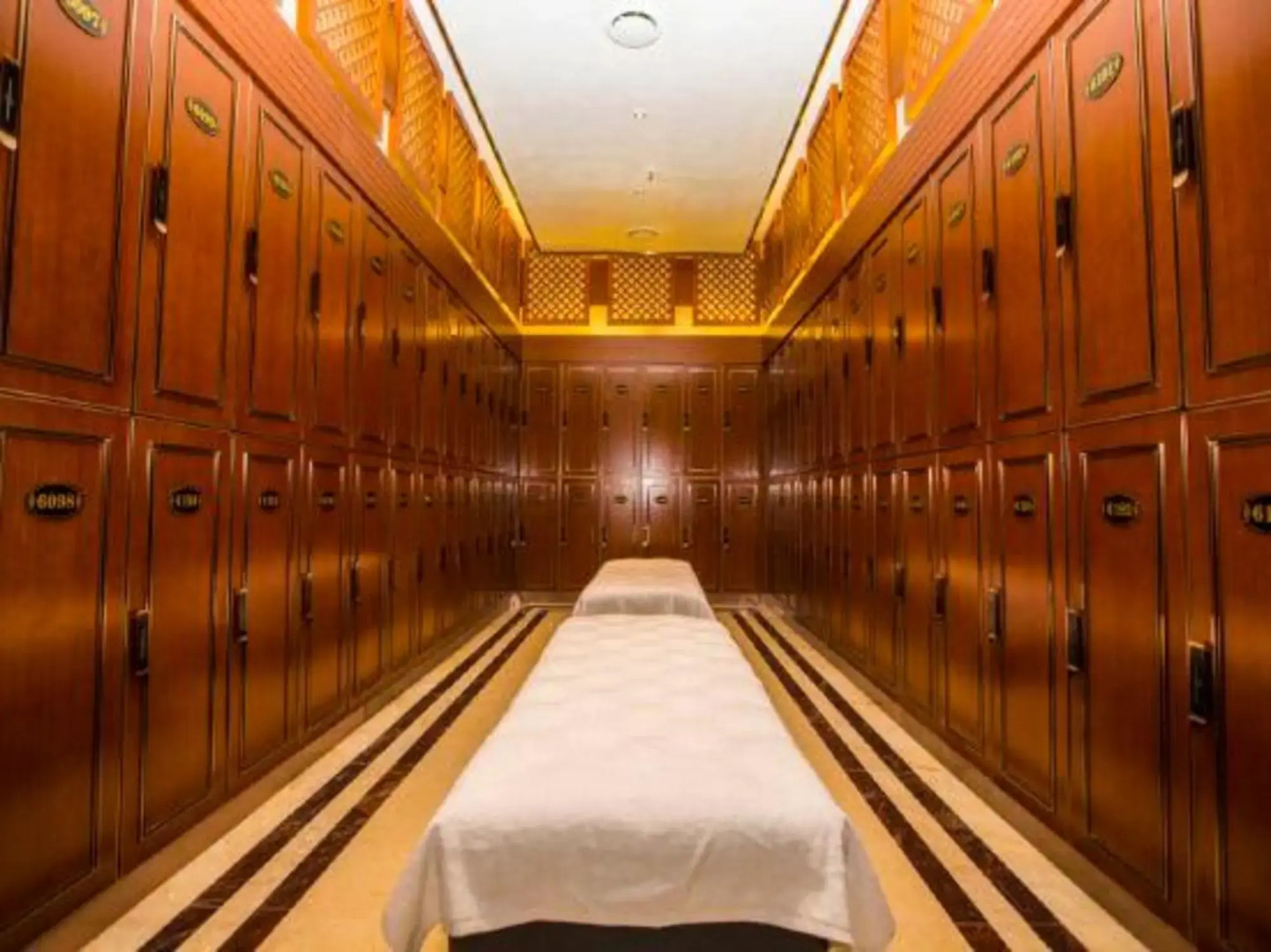 Oriental Hawaii Hotel (Heihe Central Pedestrian Street Shop)