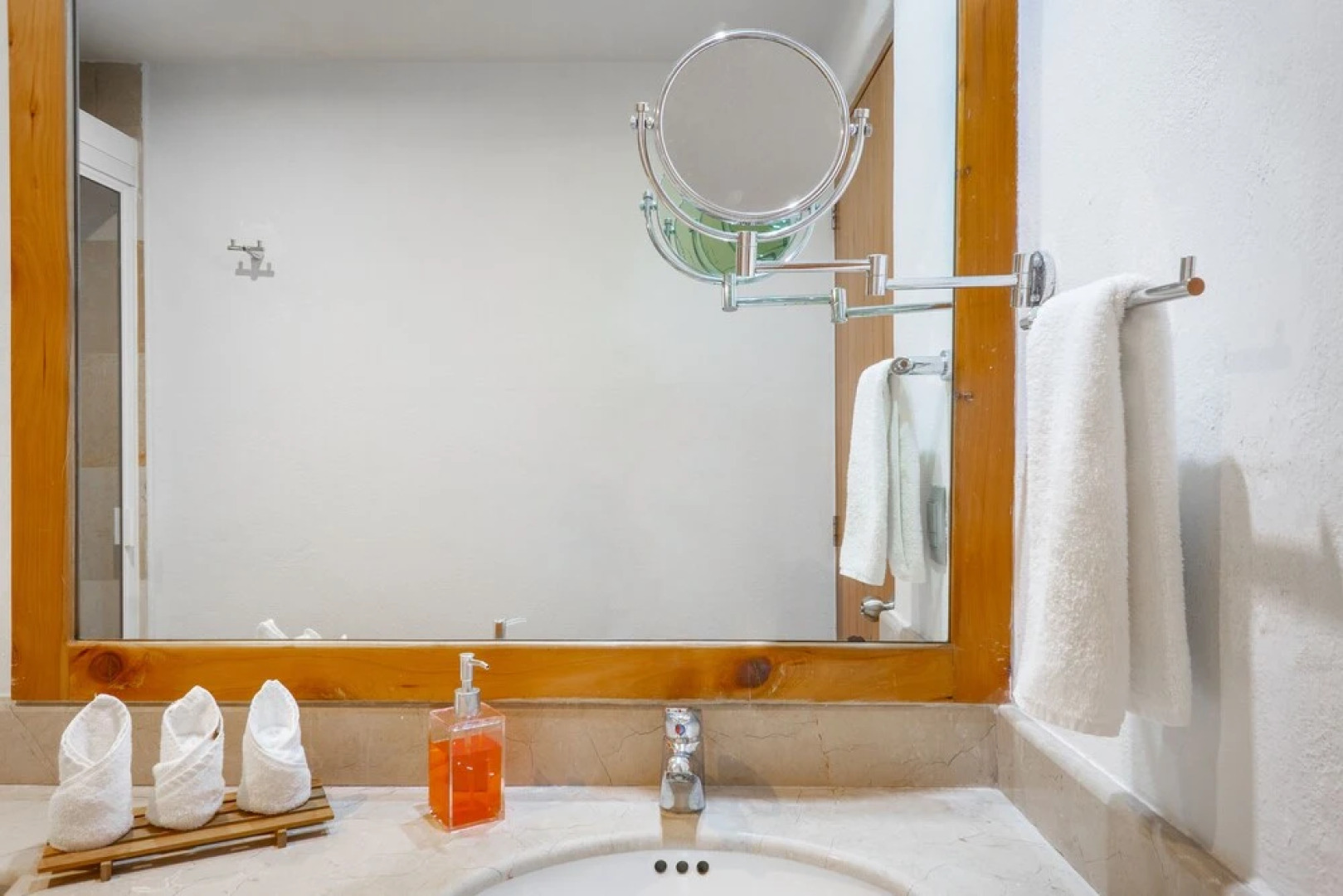 Homing Bird Apartments