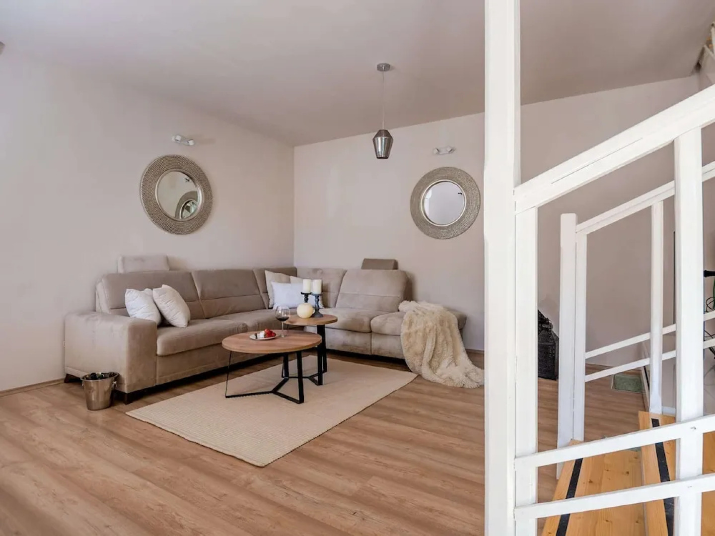 Luxury Villa Lelu With Heated Saltwater Pool, Parking, High Speed Internet, Bbq, el. car Charge T2