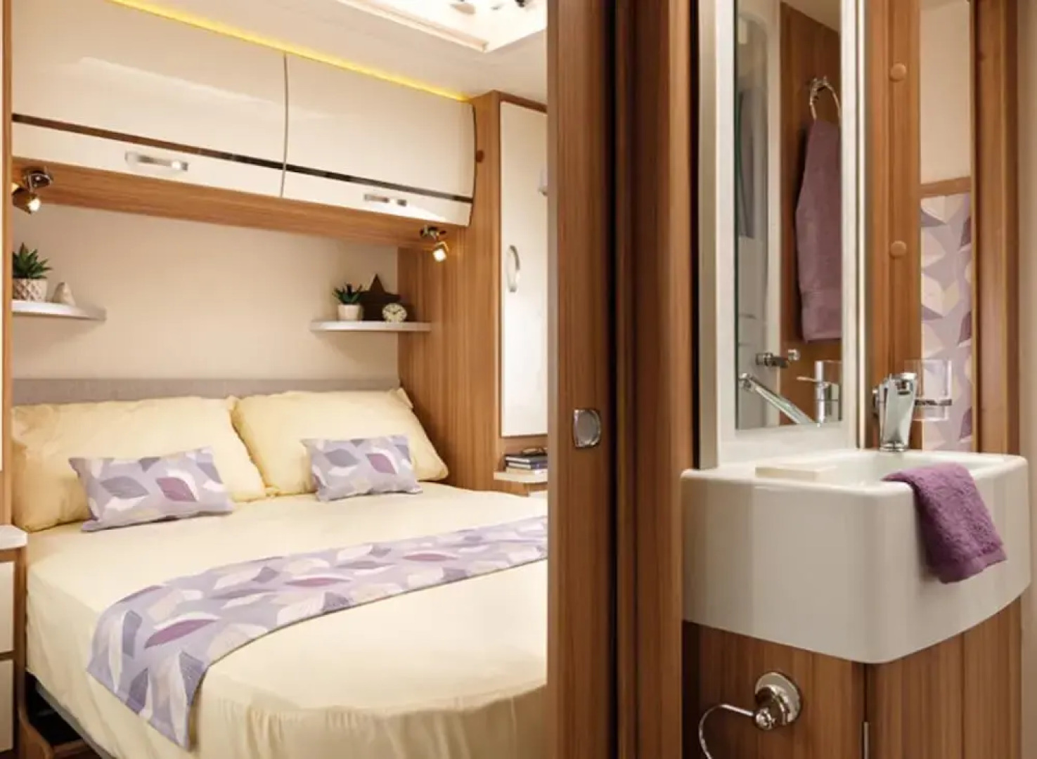 Stayzo Caravan - With Great Access to Local Attractions - With Free Wi-fi in the Chiltern Hills