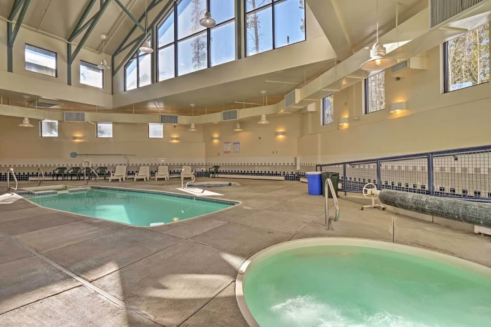 Silverthorne Condo W/pool Access - Shuttle to Town