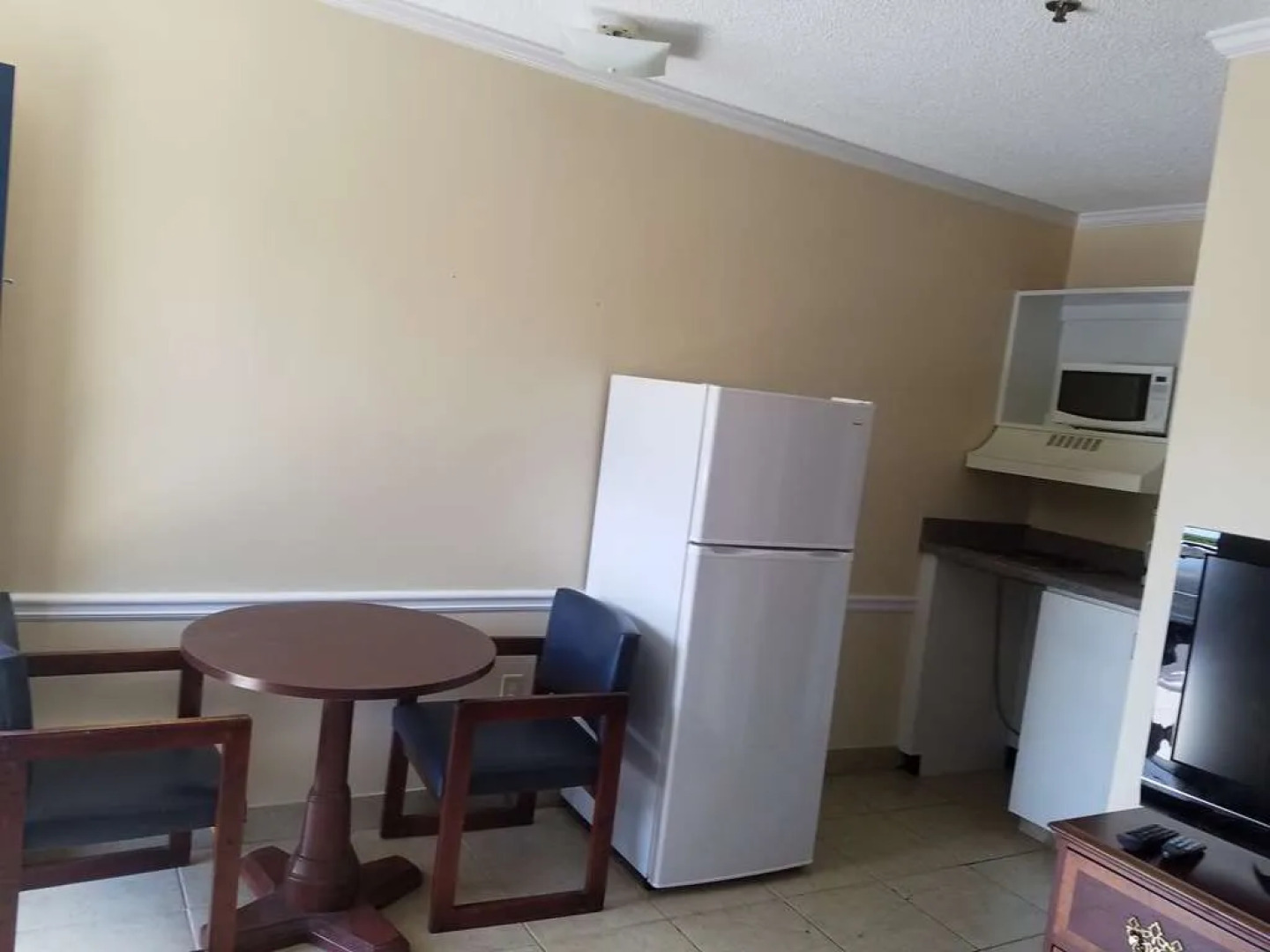 Budgetel Inn & Suites