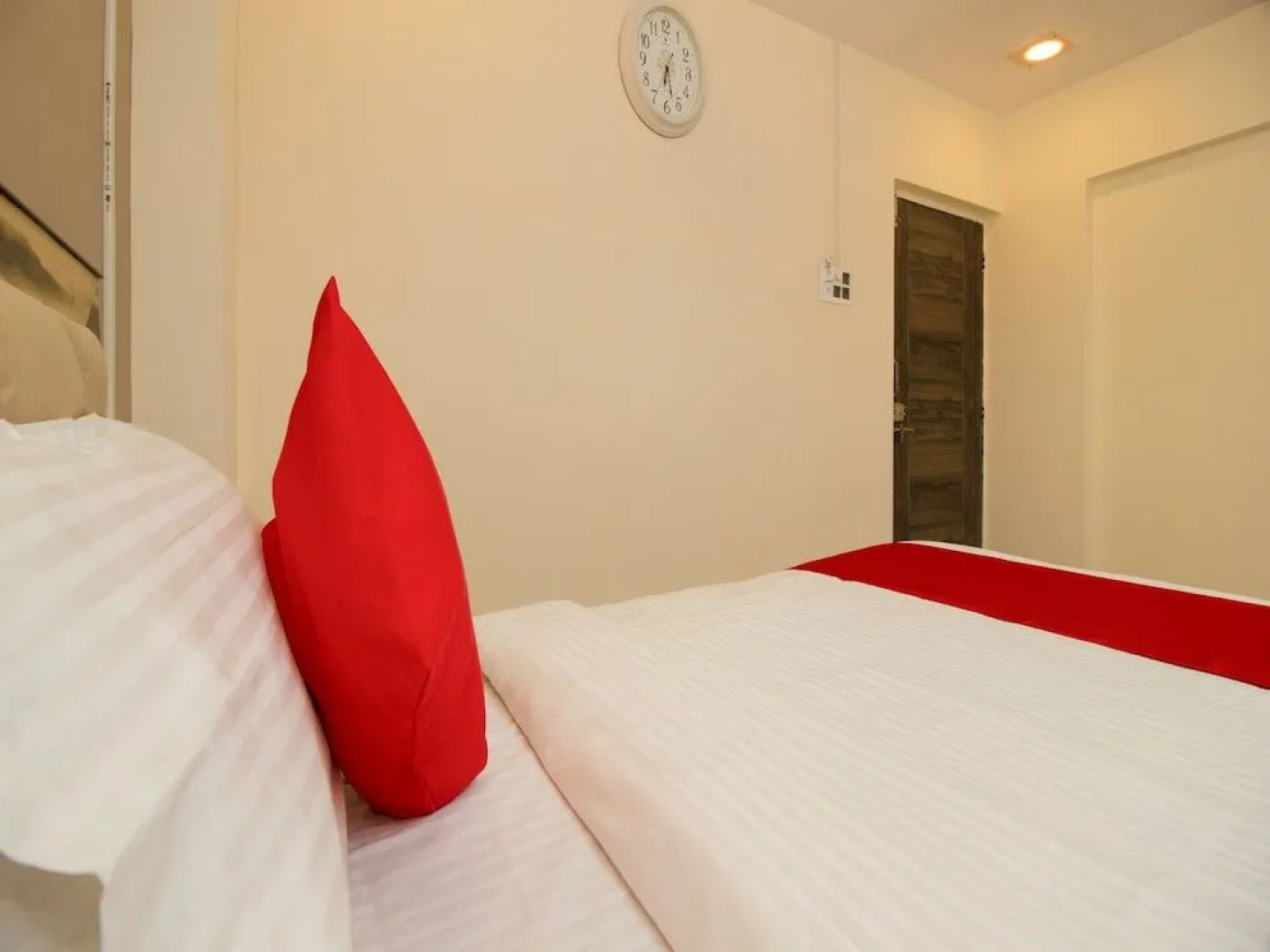 OYO 24621 The Star Hotel