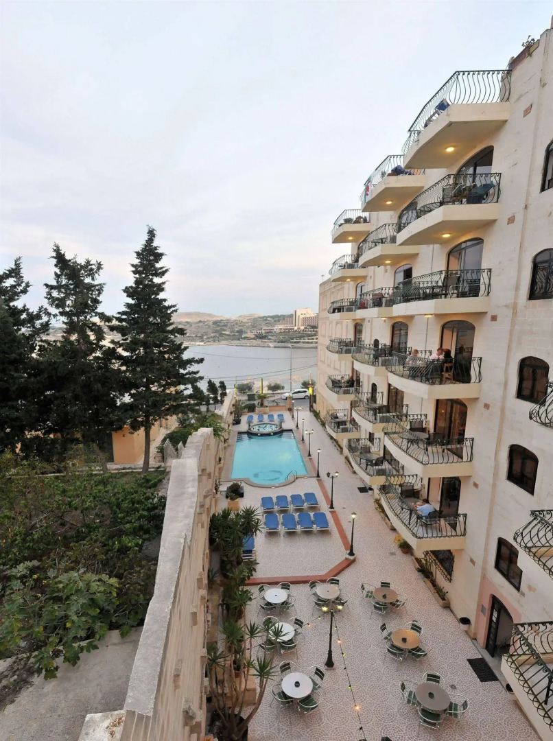 White Dolphin Complex Hotel