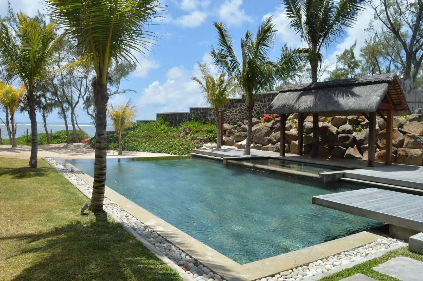 Rose Des Sables Beachfront Apartments