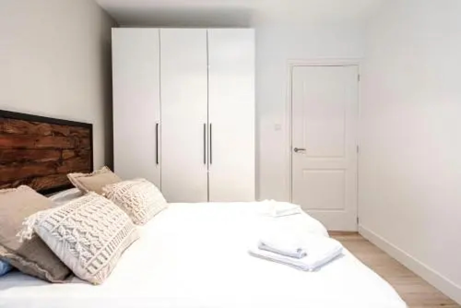 Timeless City Residence