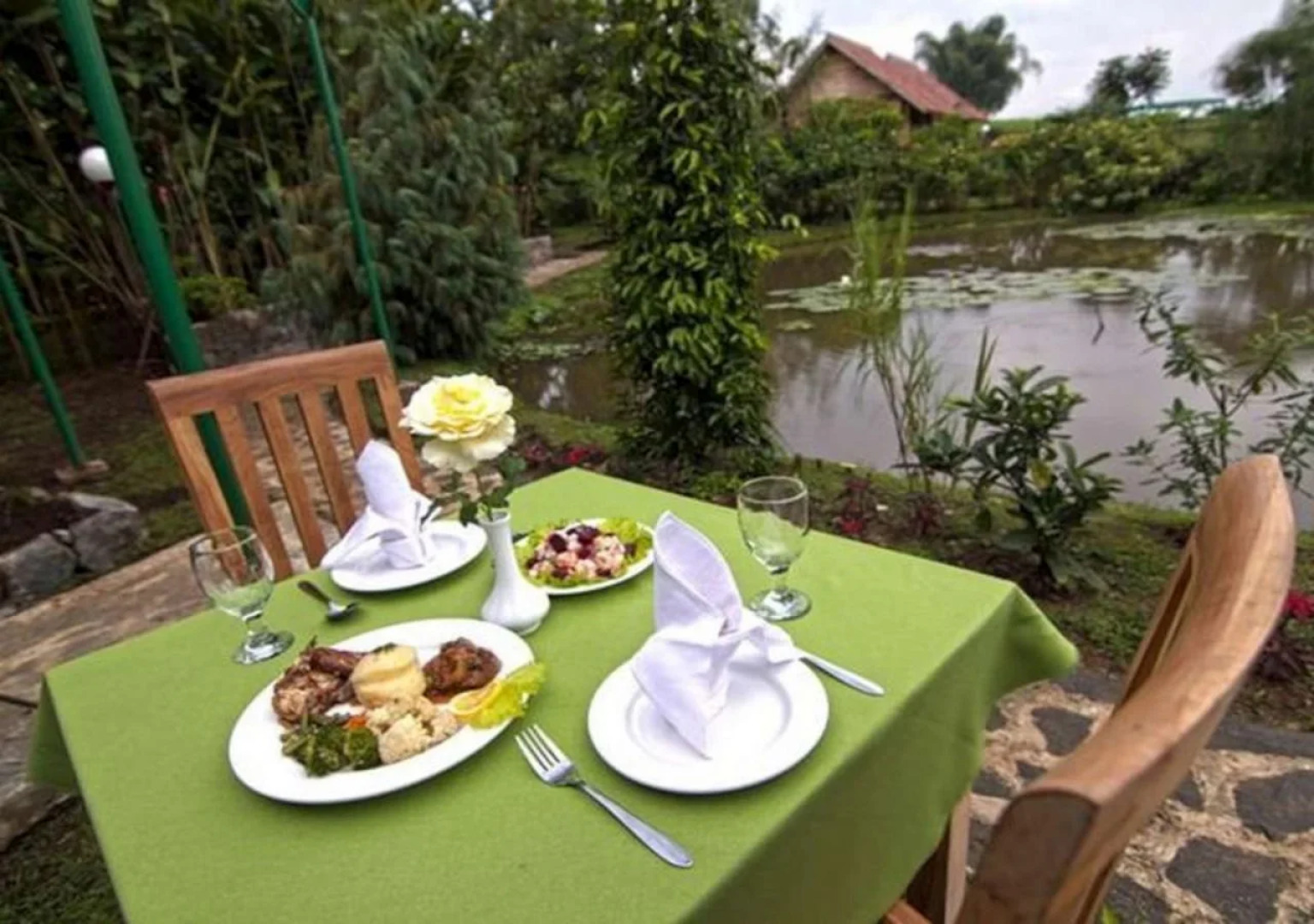 Kebun Mawar Situhapa Hotel
