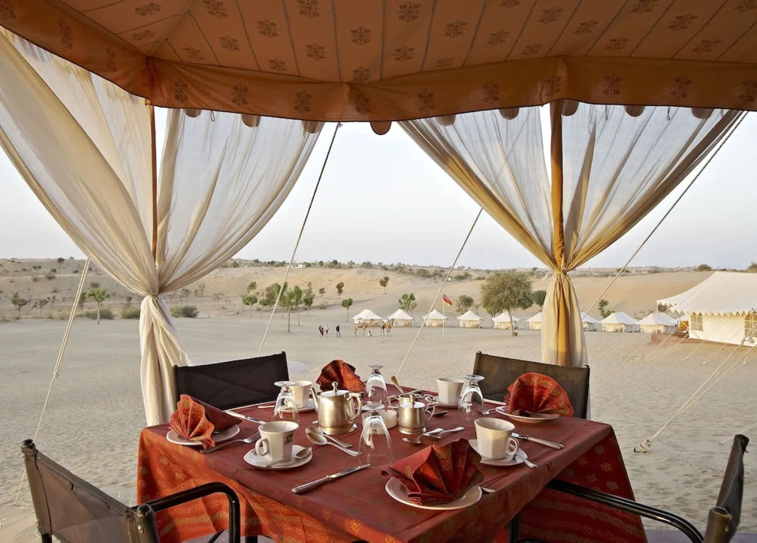 Manvār Sevan, The Desert Camp