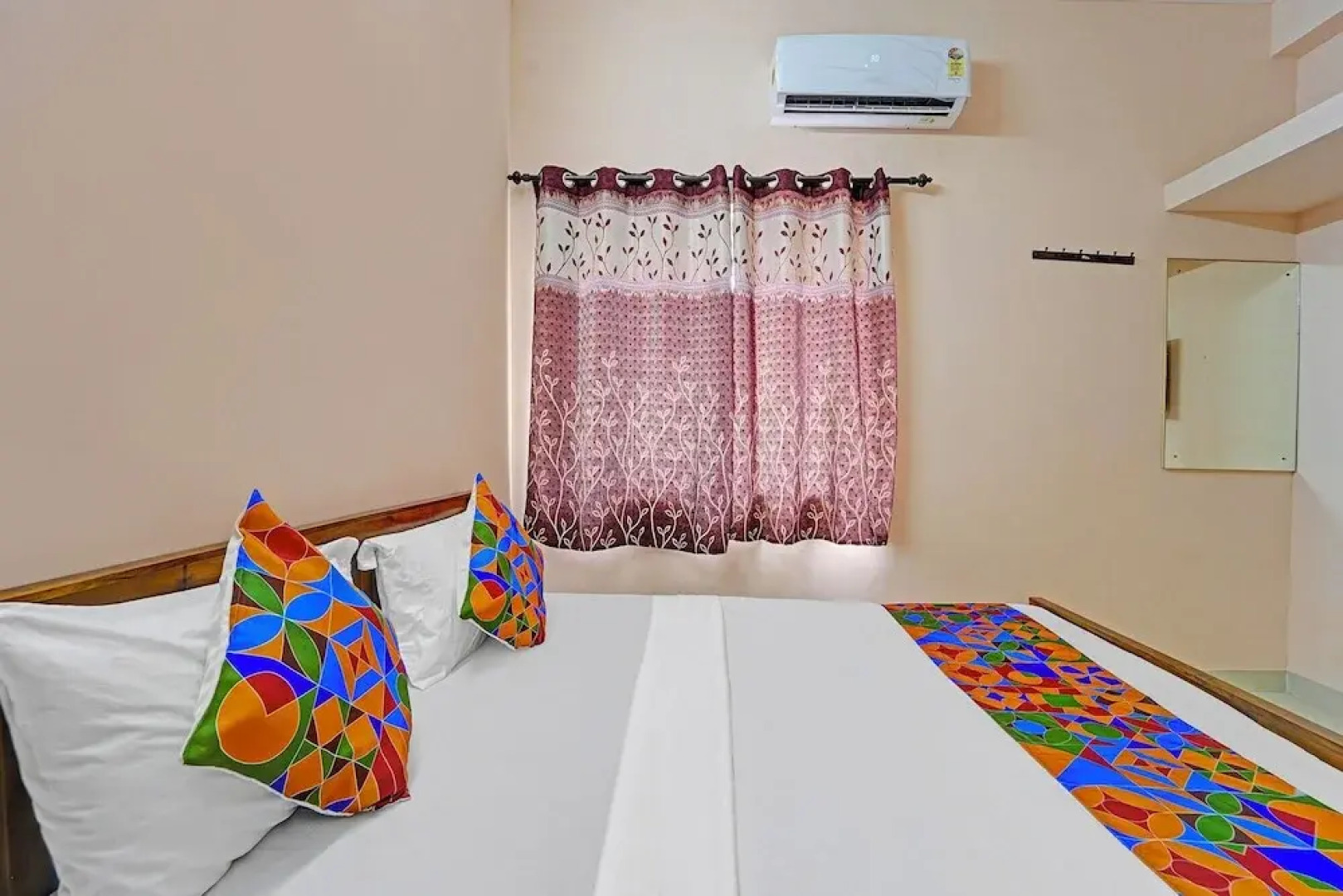 Fabhotel Praneeth Residency