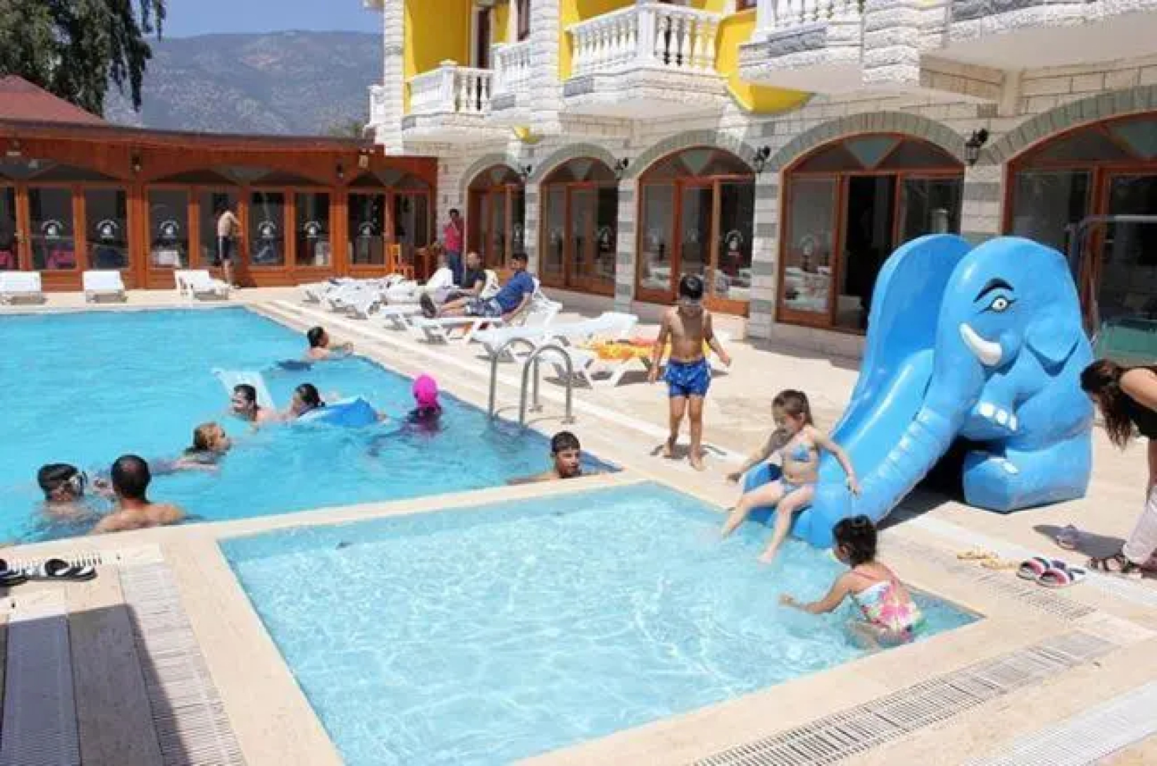 Amelas Hotel