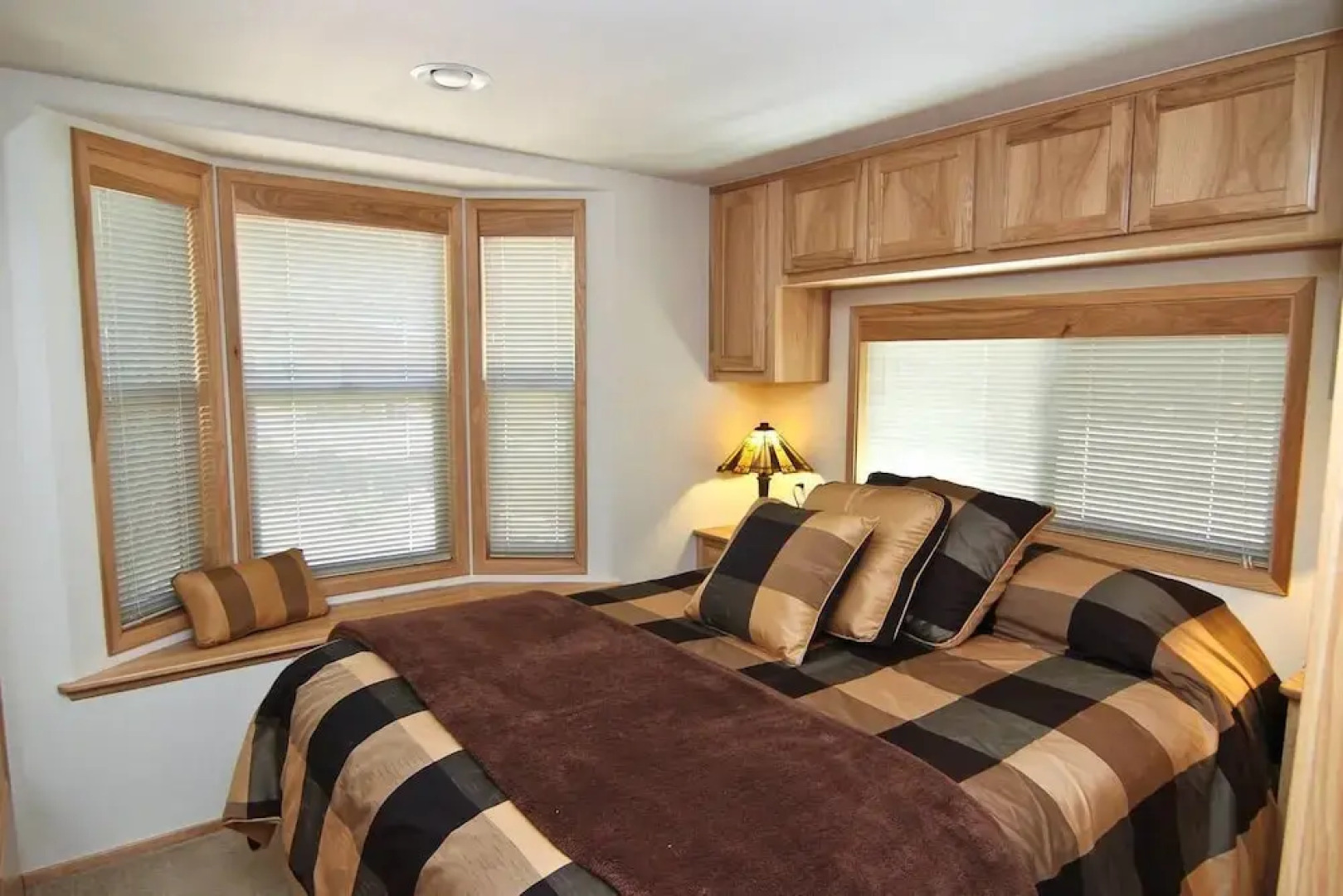 #40 The Cabins at Hyatt Lake-sleeps 6-pet Friendly