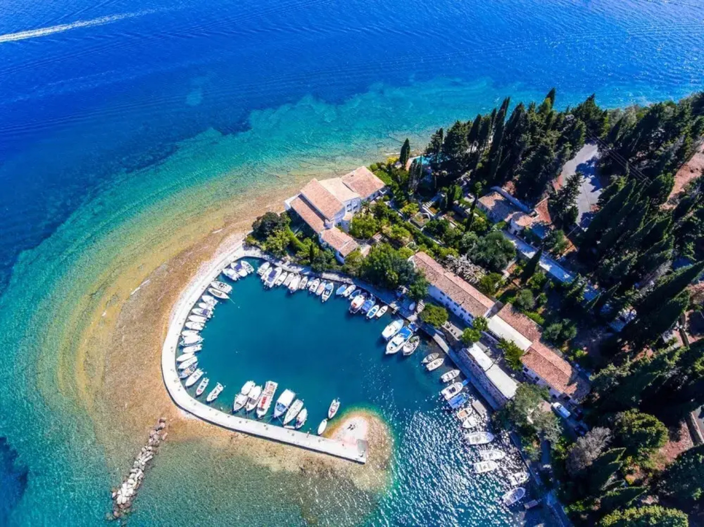 Persephone Large Private Pool Walk to Beach Sea Views A C Wifi Car Not Required - 196