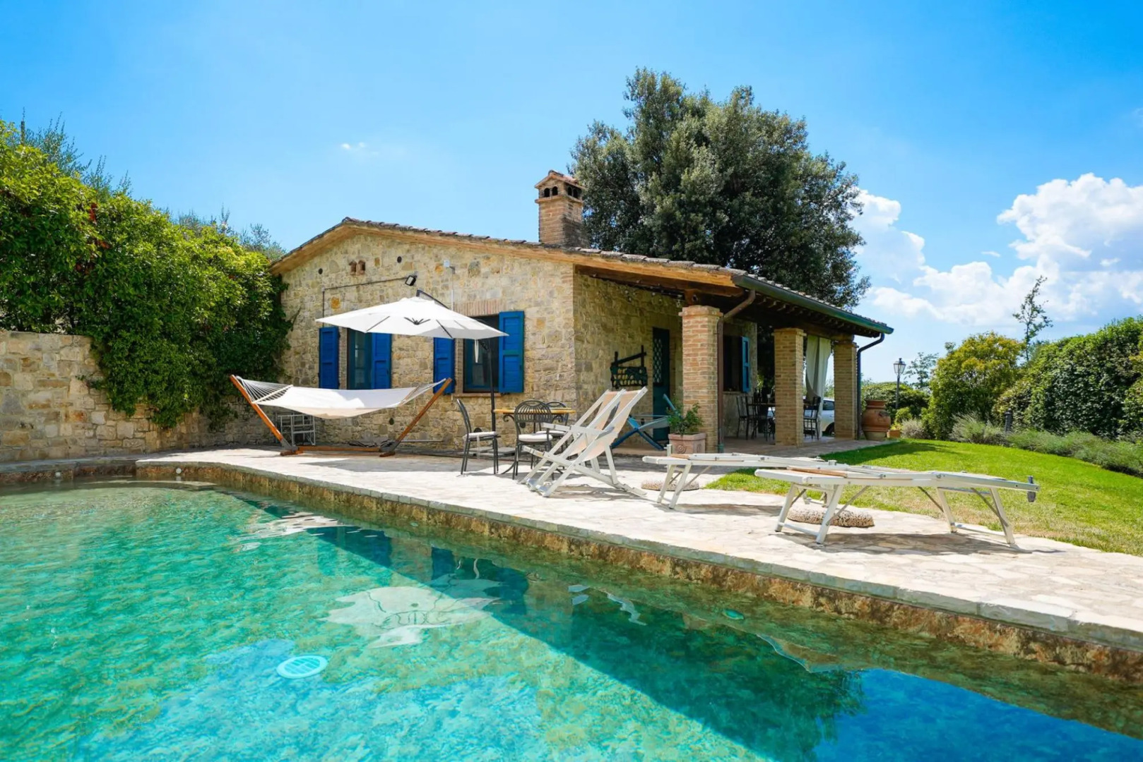 Villa for 4 Guests Private Pool Access to the Wellness Center of the Estate-noce