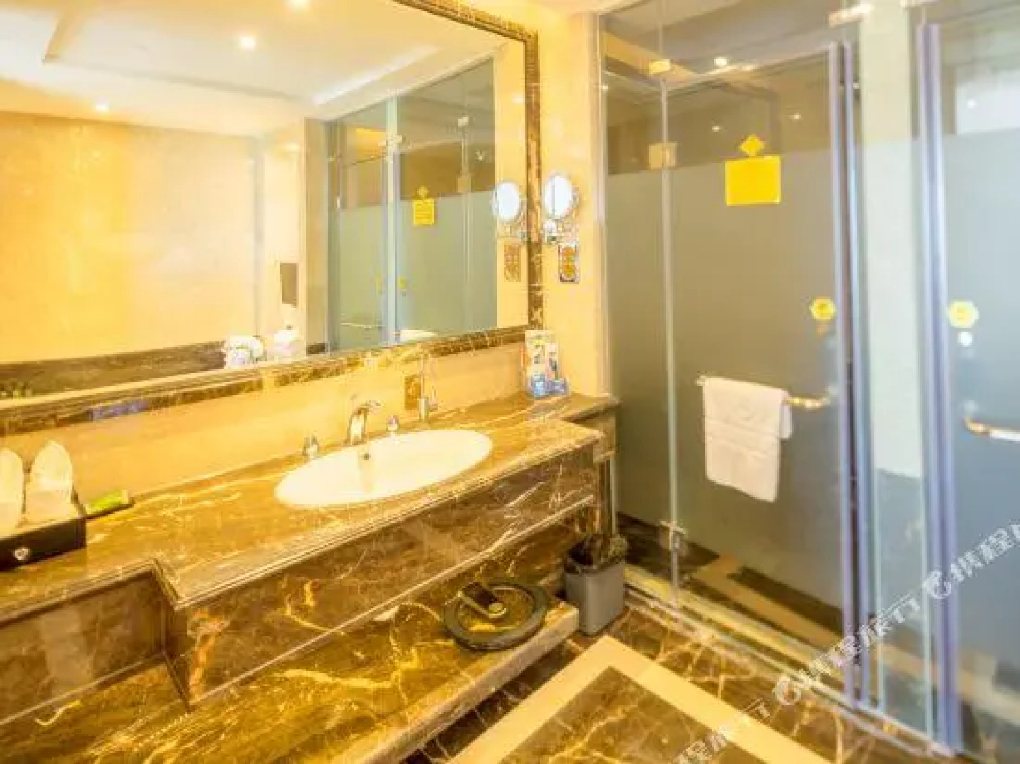 Hua He International Hotel