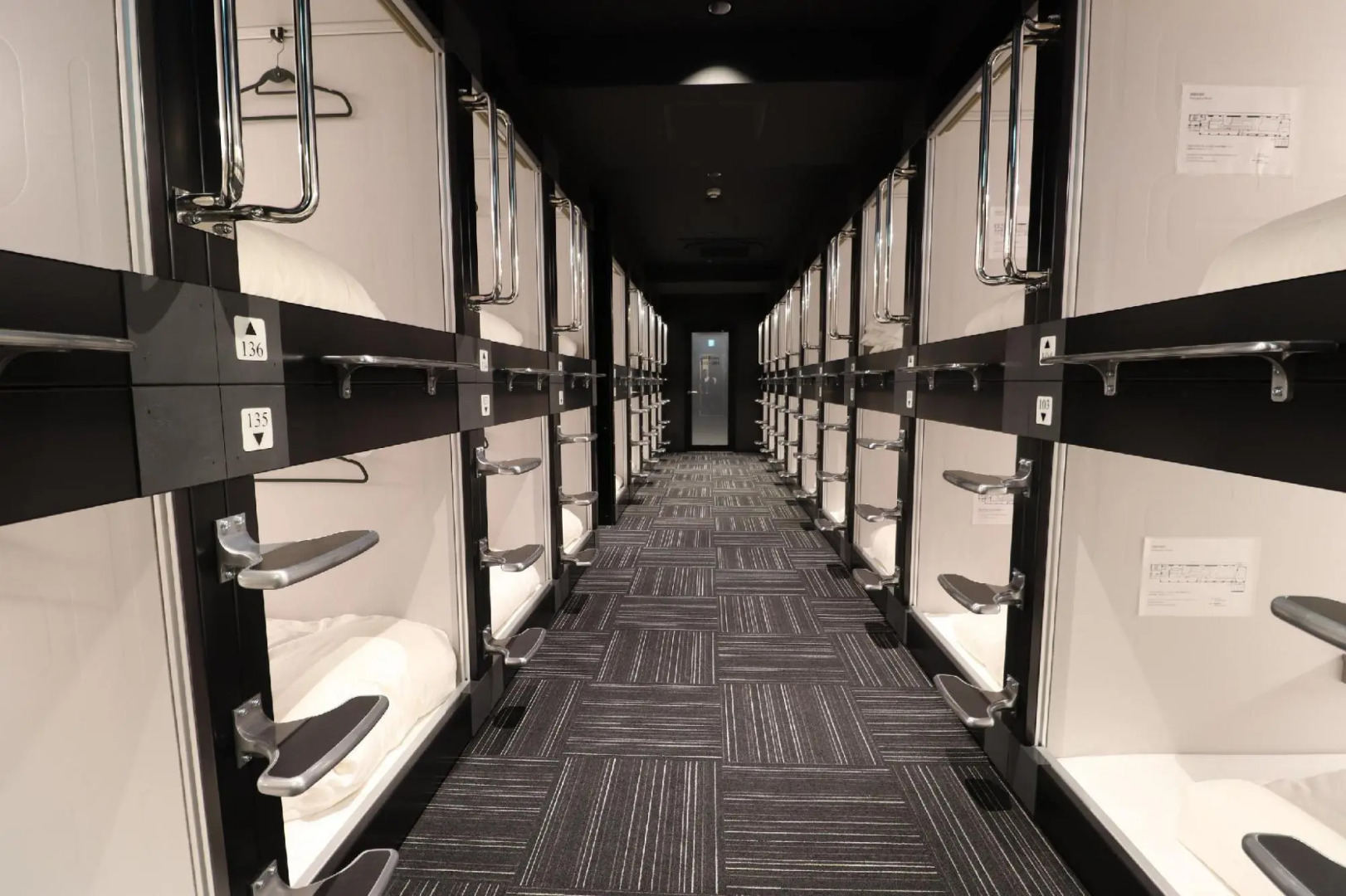 Leo Yu Capsule Hotel Funabashi
