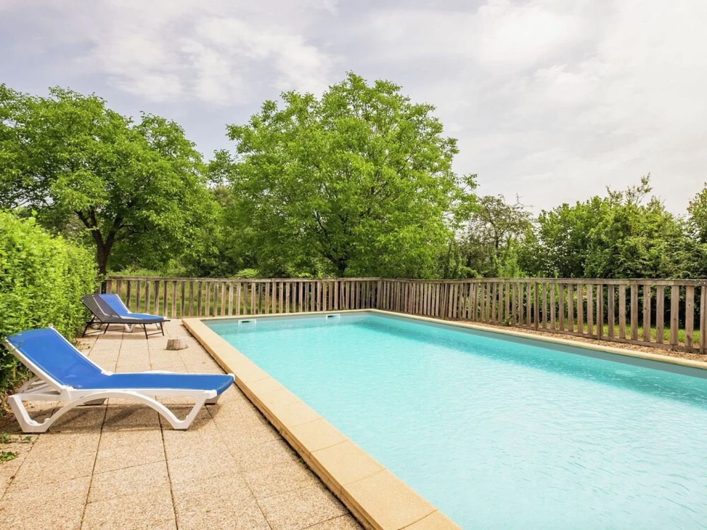 Modern Holiday Home in Marquay with a Private Swimming Pool