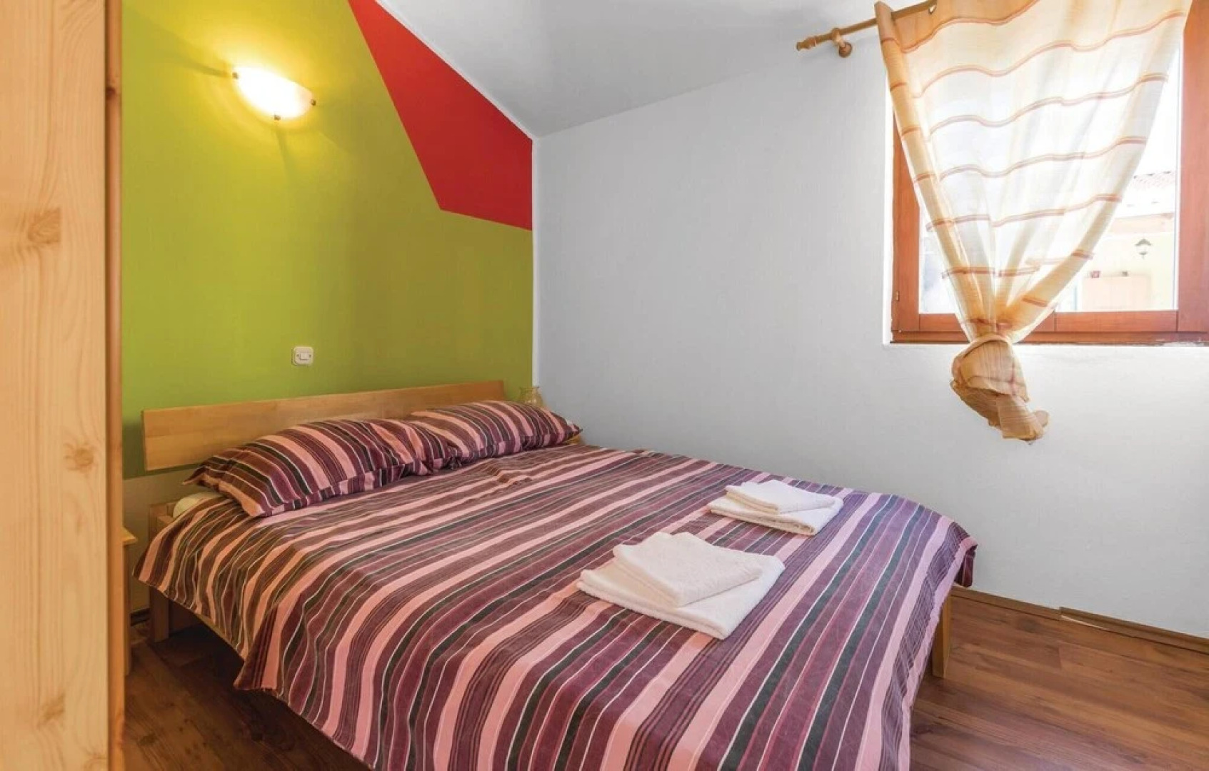 Amazing Home in Peruski With Wifi and 5 Bedrooms