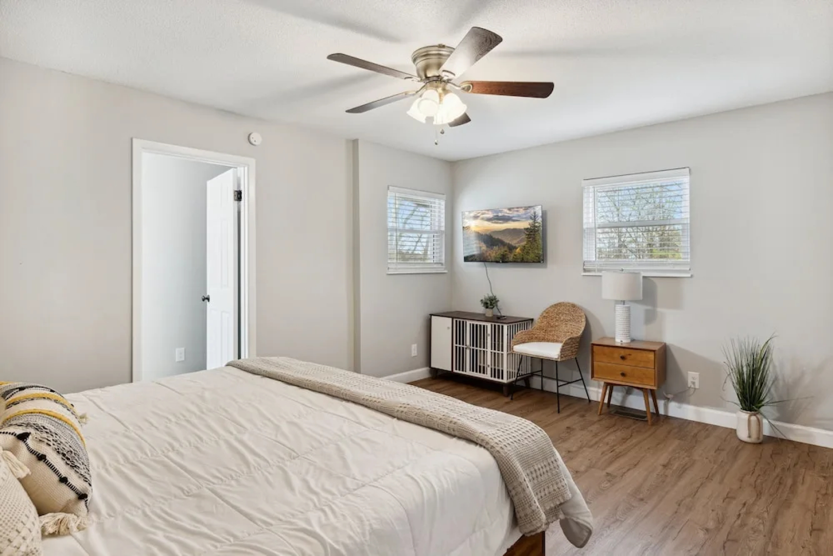 Bluff Mountain Bungalow 4 Bedroom Home by RedAwning