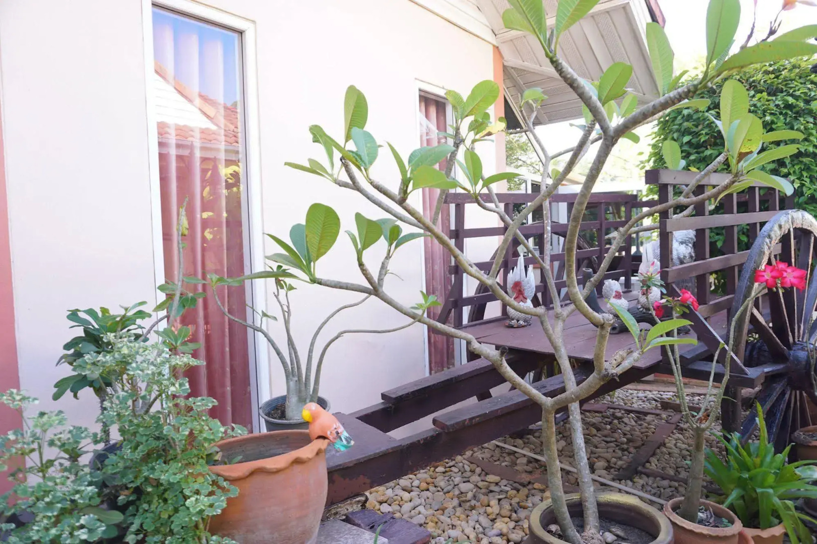 Thomas Udon Thai House Resort & Hotel