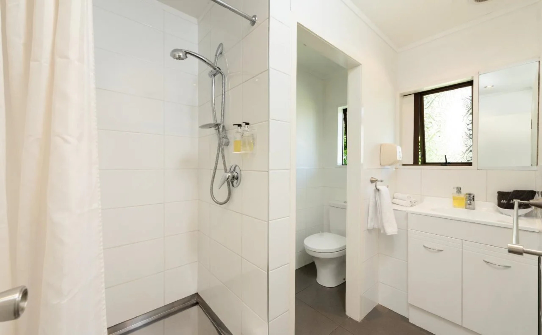 Cobblestone Court Motel – Wenzel Motels