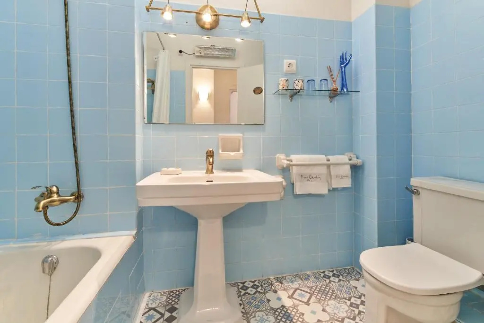 Elegant apt 4 pax 1 min from the beach with Wifi