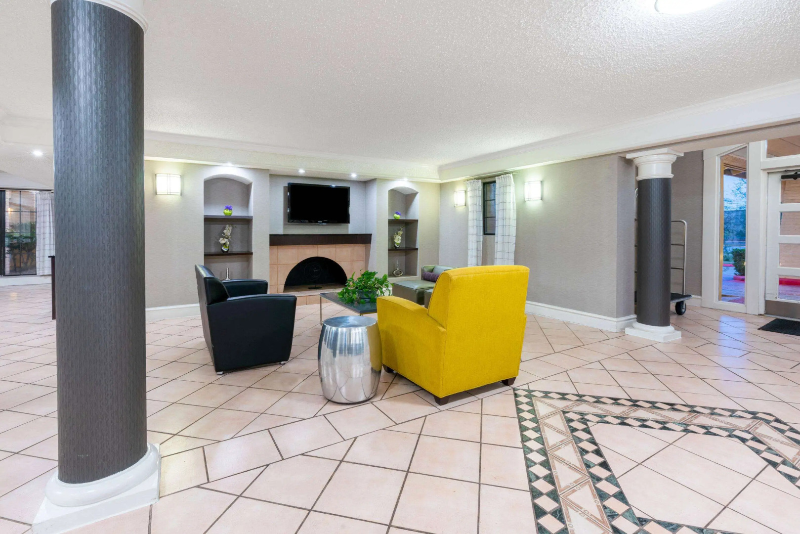 Super 8 by Wyndham The Woodlands North