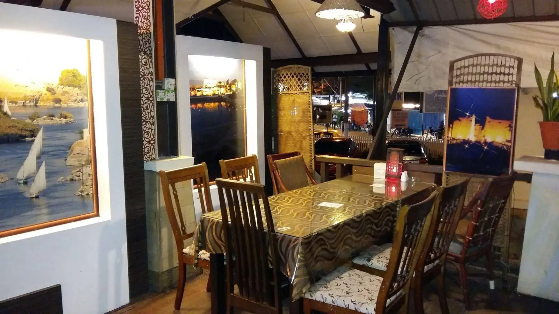 D'Feringghi Haus Hotel & Restaurant