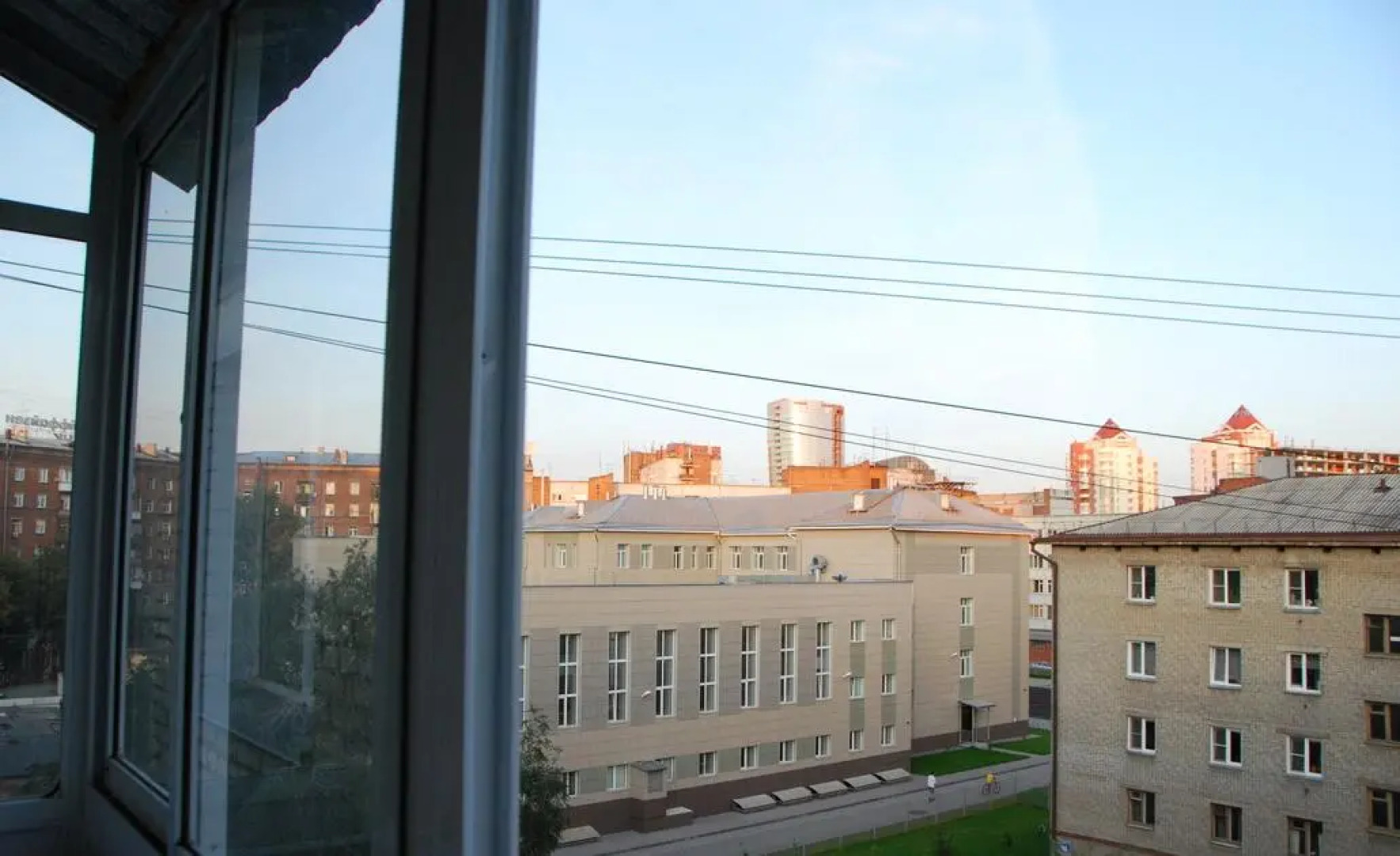 Диван и Чемодан на ул. Дуси Ковальчук, 260