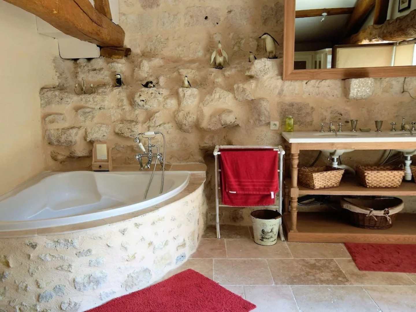 Authentic Castle in Bon-Encontre with Open Kitchen