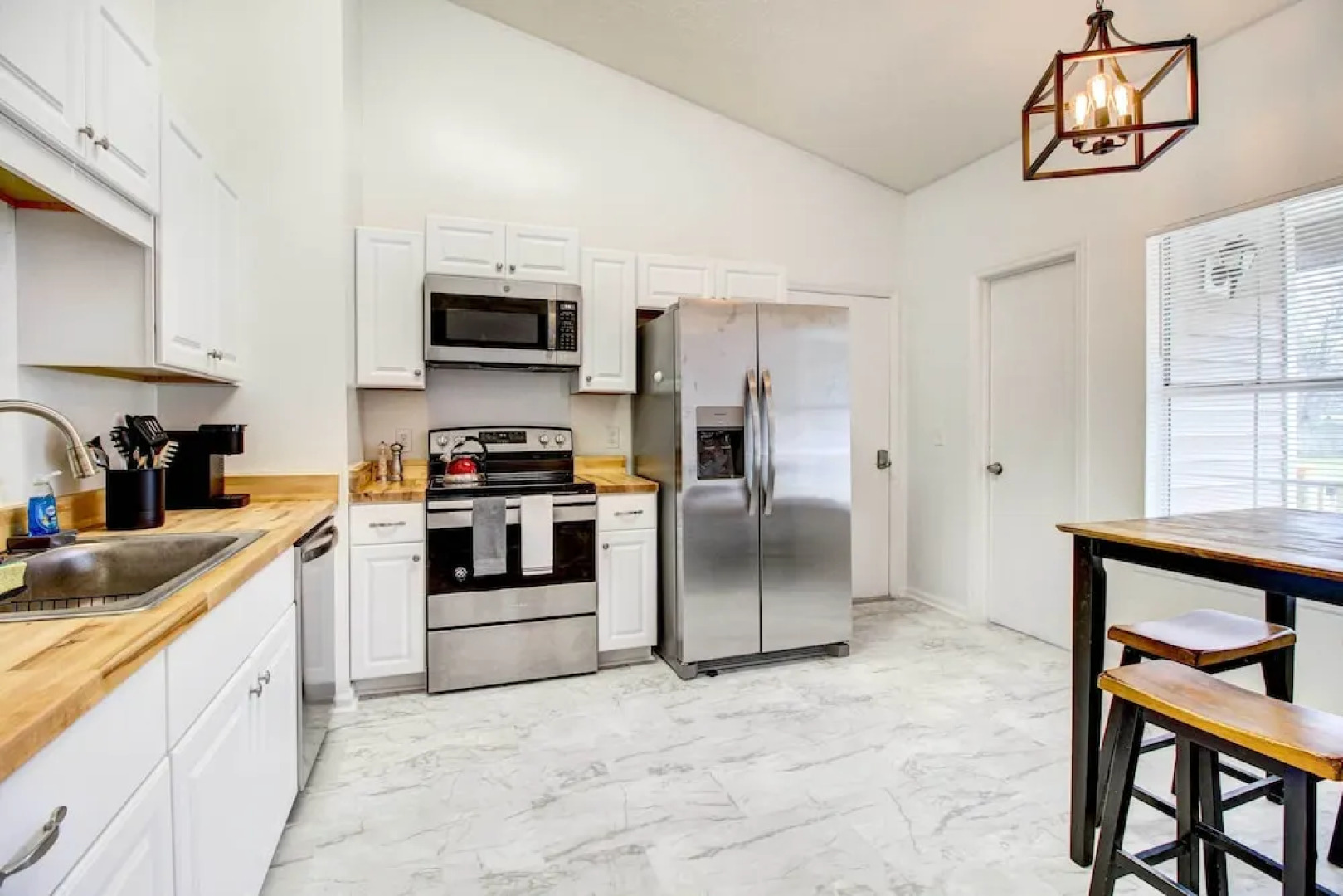 Peaceful Savannah Home - 11 Mi to Beaches!