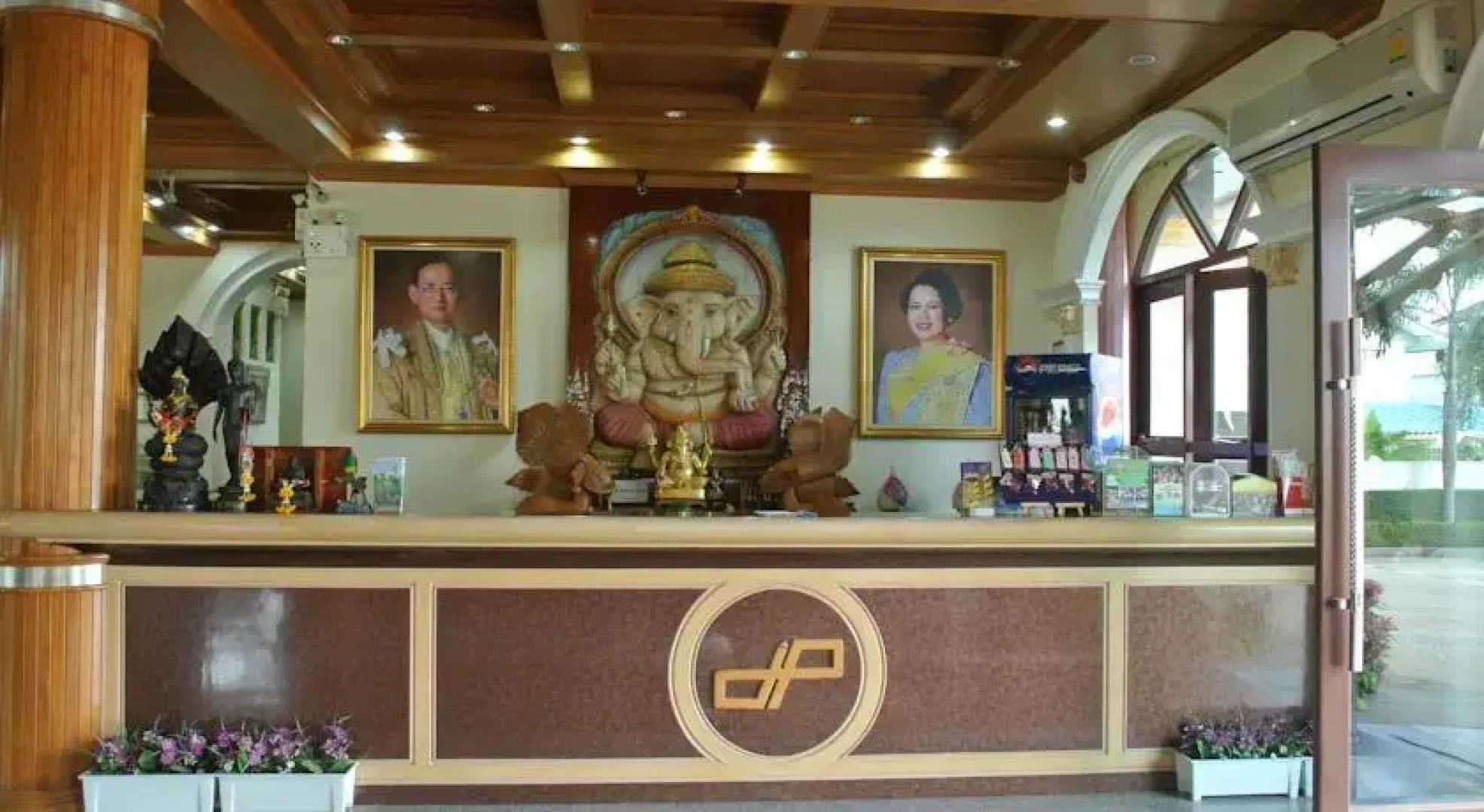 Dee Prom Hotel