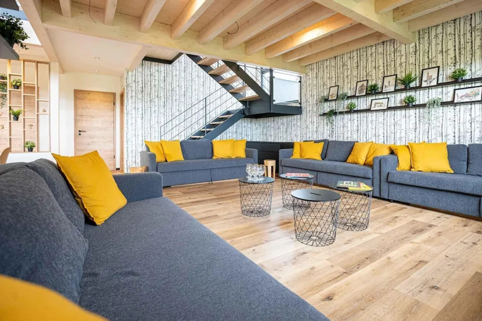 La Maison Devant La Prairie