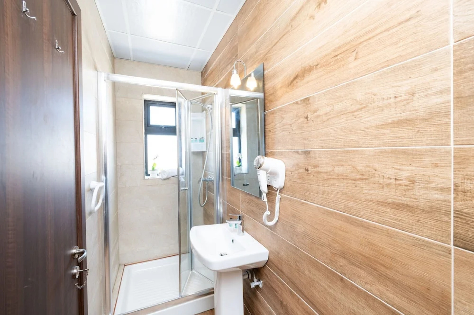 Islet Seafront Penthouse with Hot tub