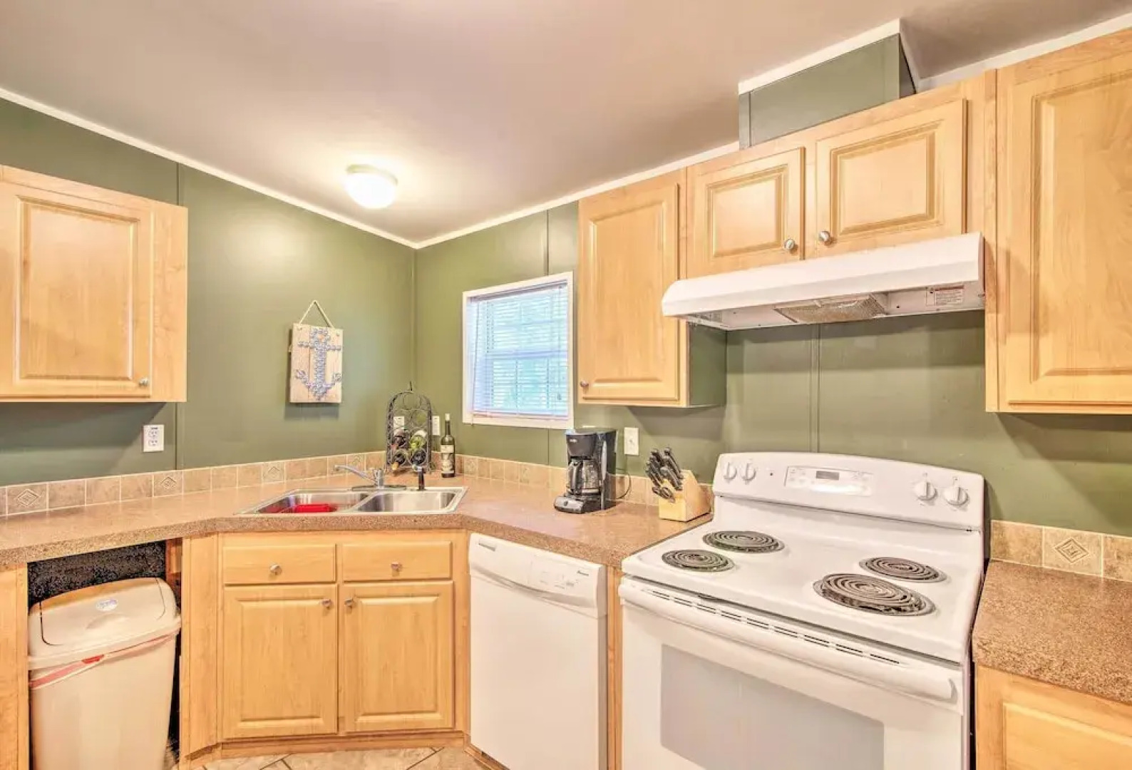 Homosassa House w/ Fire Pit < 2 Miles to River!