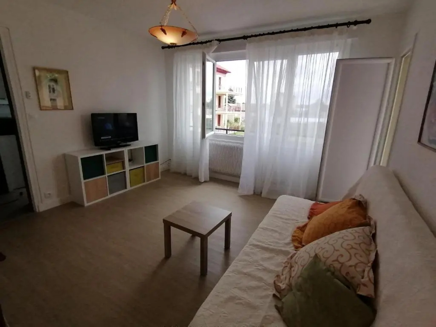 Joli F2 en face de la gare de Paray-le-Monial