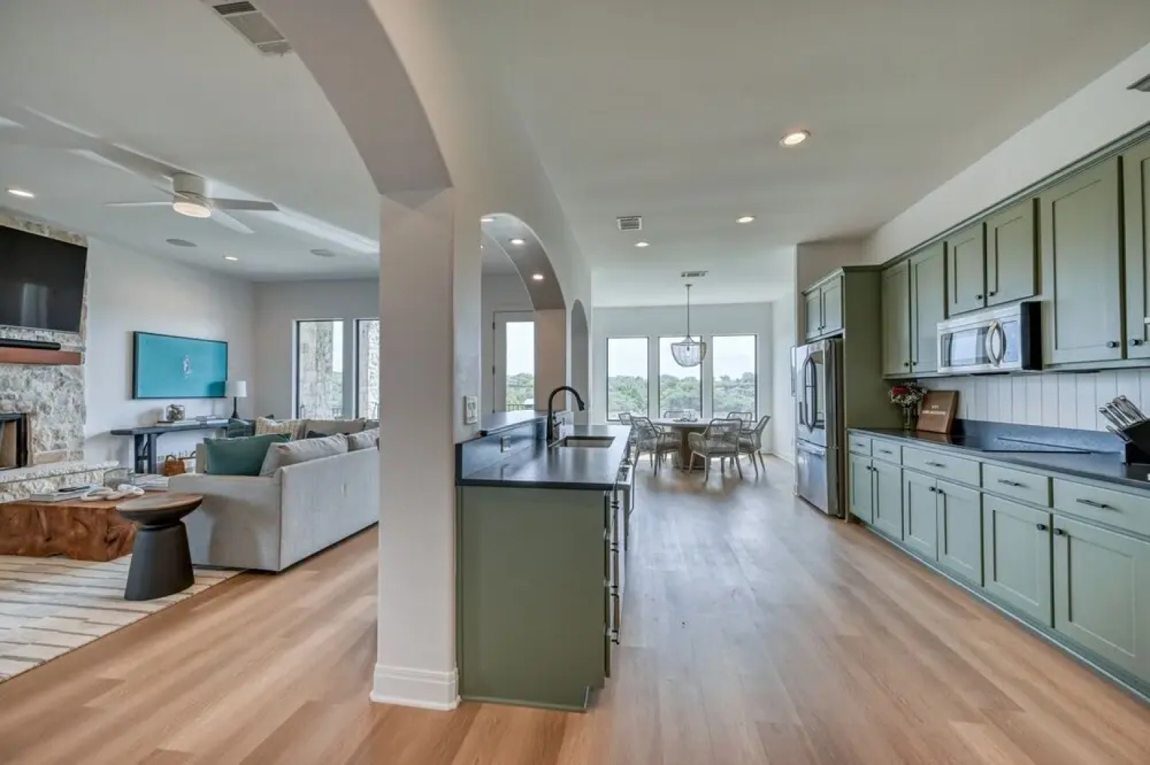 Luxury Lakefront Home-private Dock - Dipping Pool!