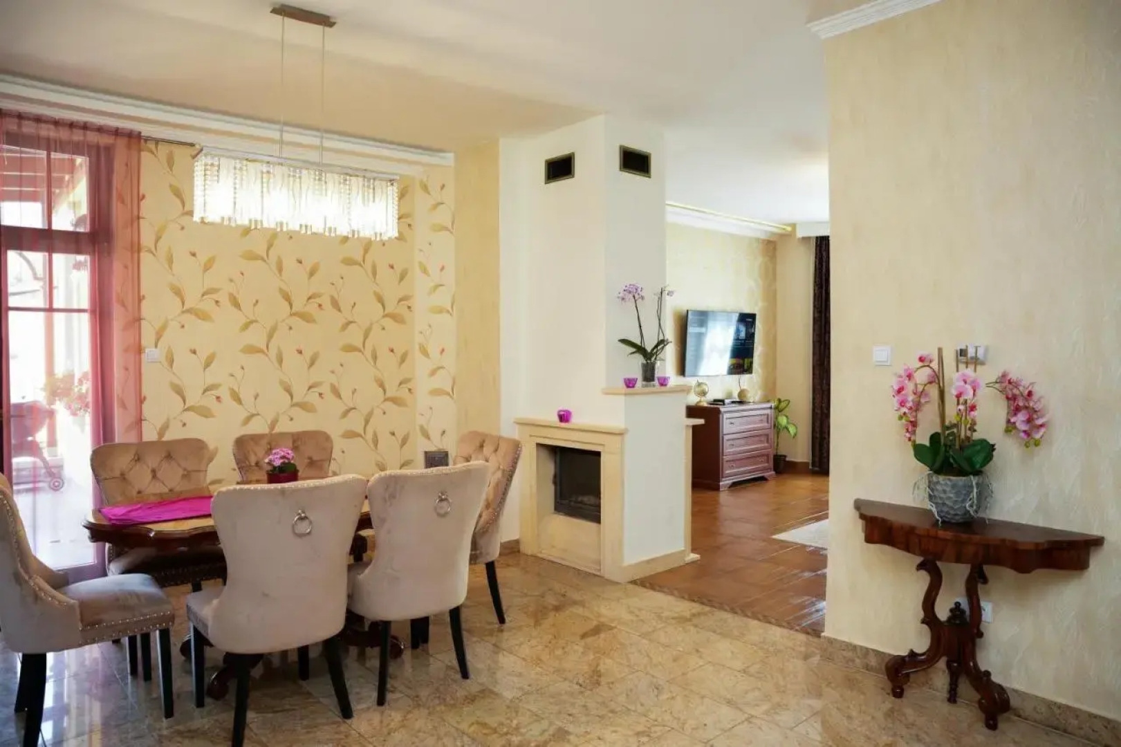 Varkert Deluxe Apartmanhaz