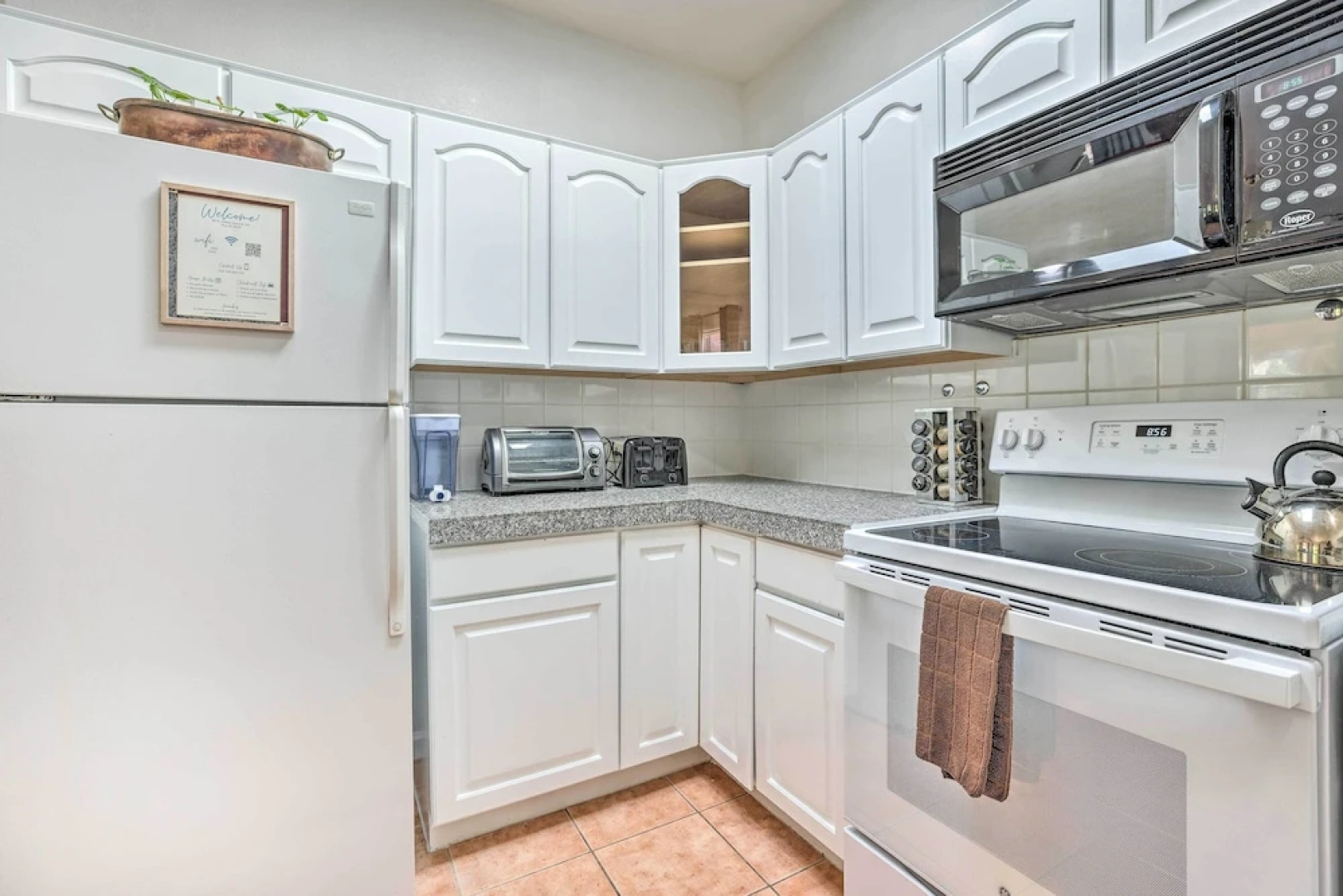 Cozy & Relaxing Eloy Apartment w/ Pool Access